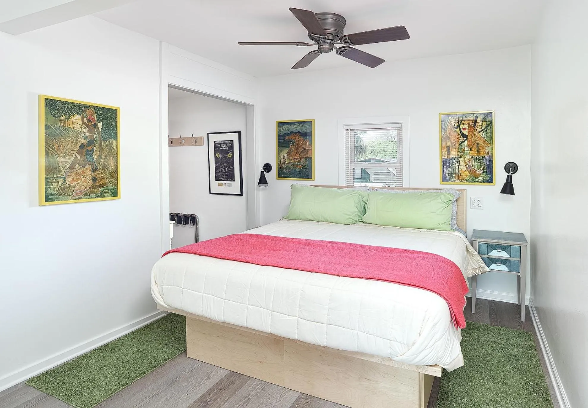 Bed in Folly Vacation 305 E Erie Fantastic Location