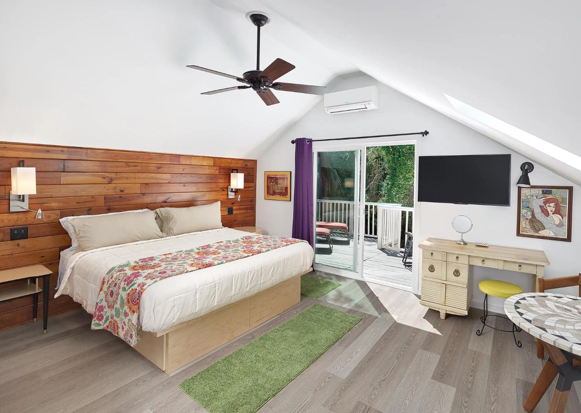 Bed in Folly Vacation 305 E Erie Fantastic Location