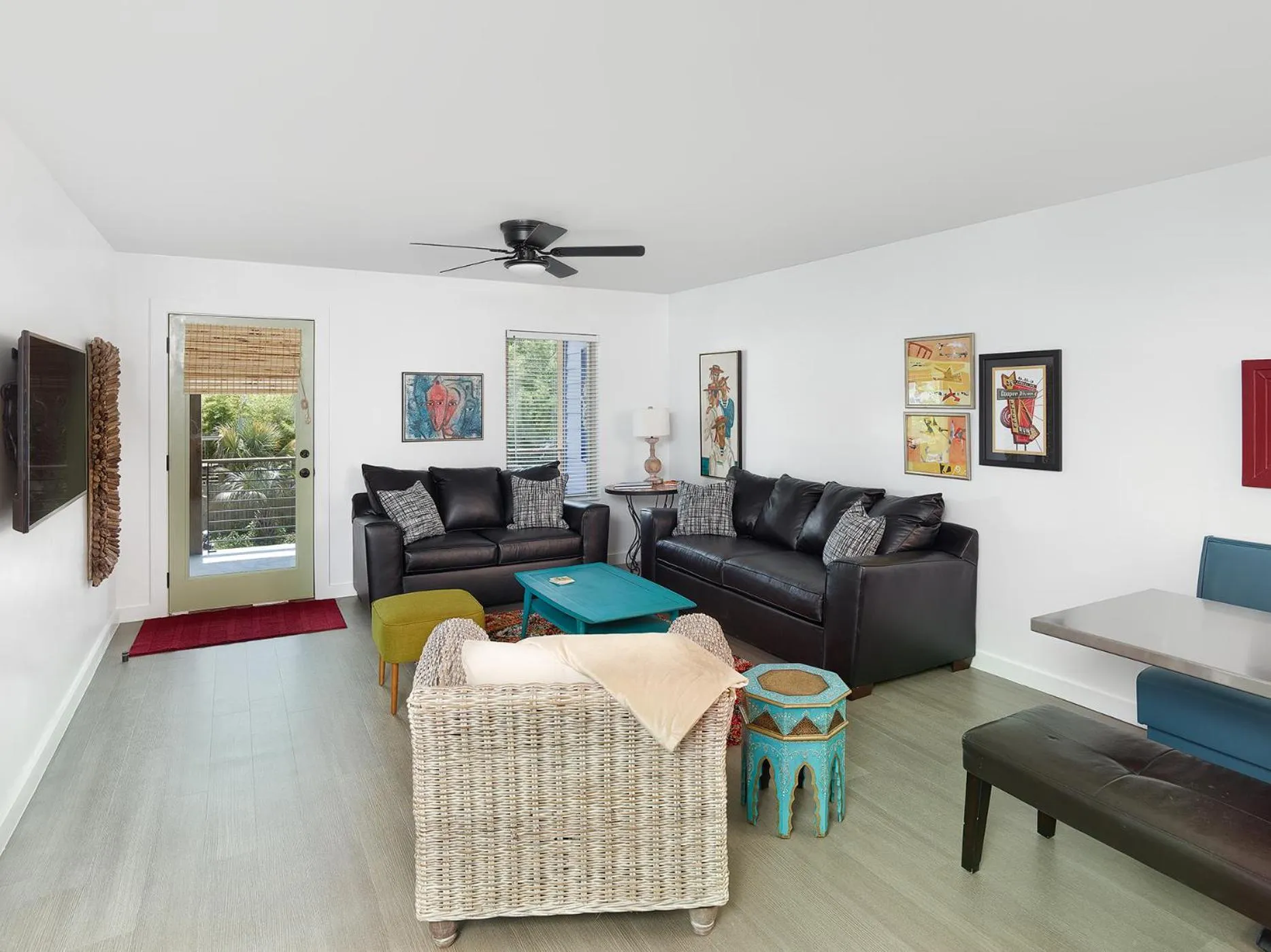 TV and multimedia in Folly Vacation Great Location, Super Cute & Spacious Apt B