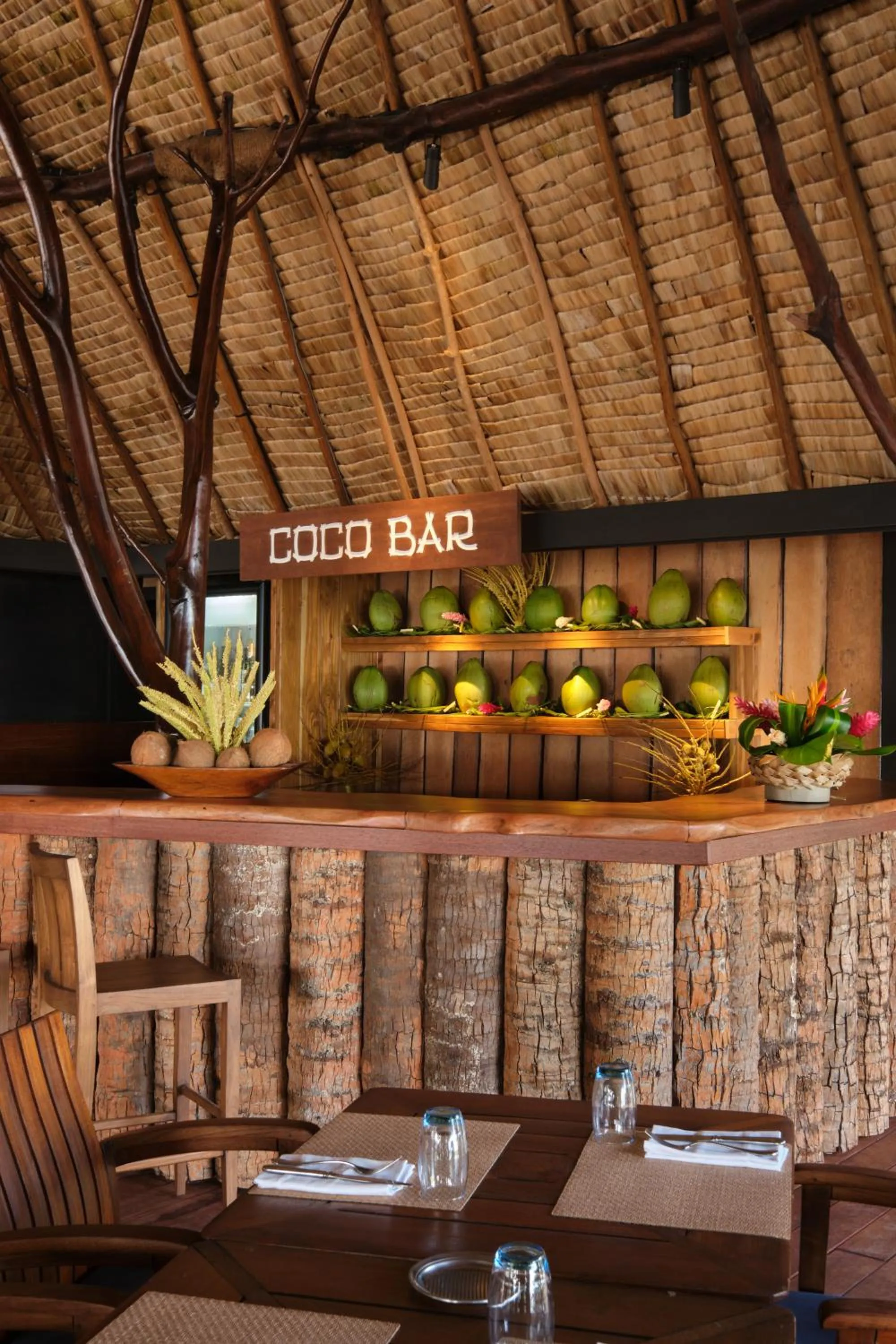 Lounge or bar in Le Taha'a by Pearl Resorts