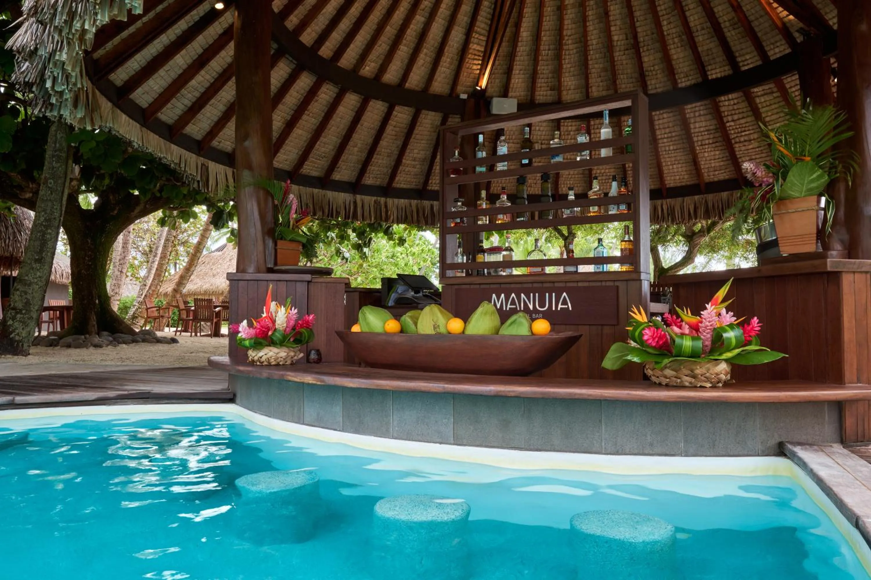 Lounge or bar in Le Taha'a by Pearl Resorts