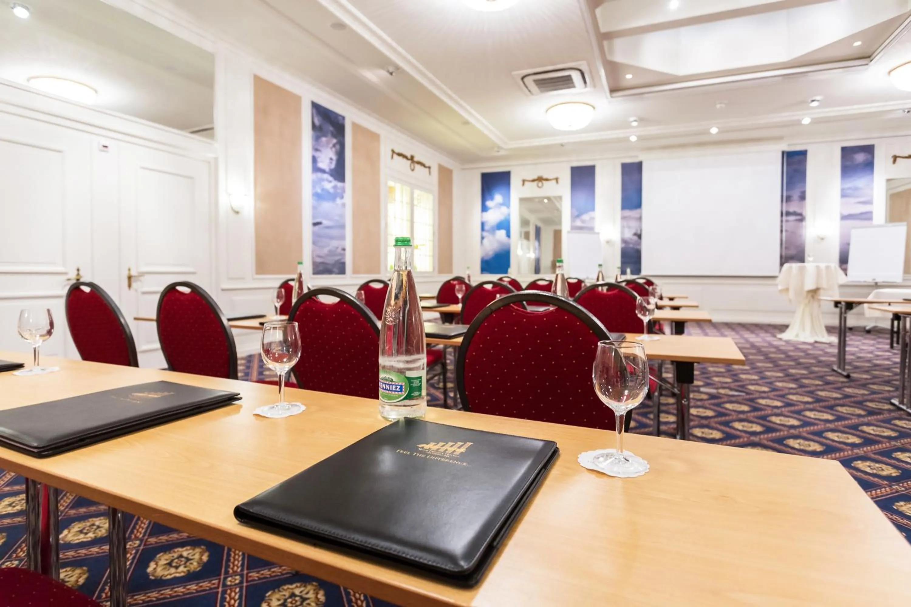 Restaurant/places to eat in Hotel Euler Basel