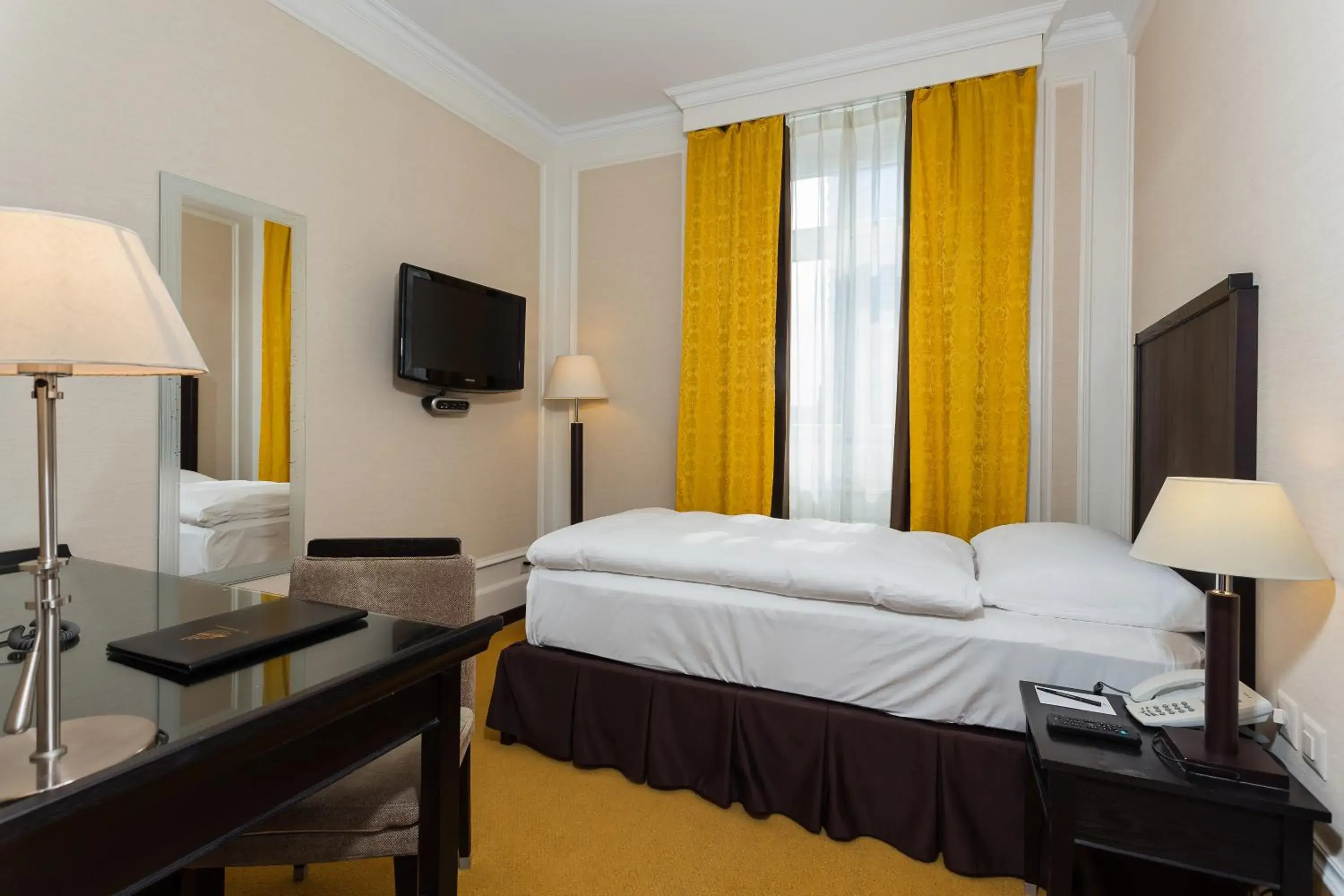 Economy Single Room in Hotel Euler Basel Economy Single Room in Hotel Euler Basel