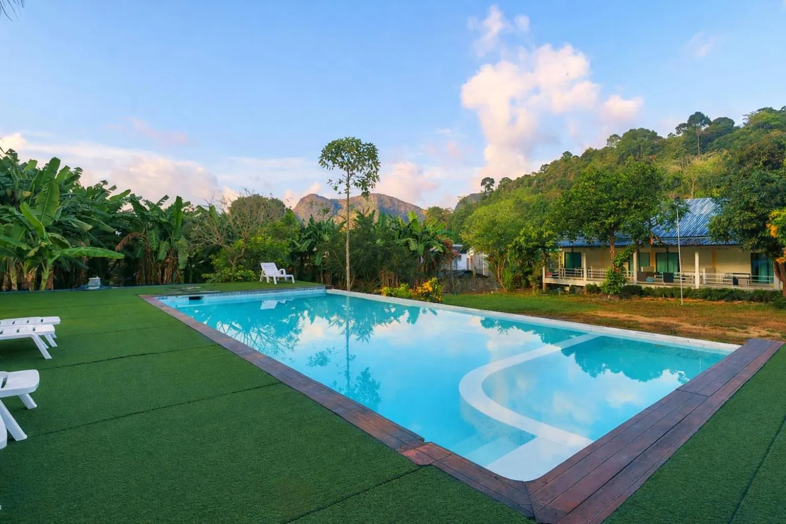 Swimming pool in Phi Phi Chang Grand Resort