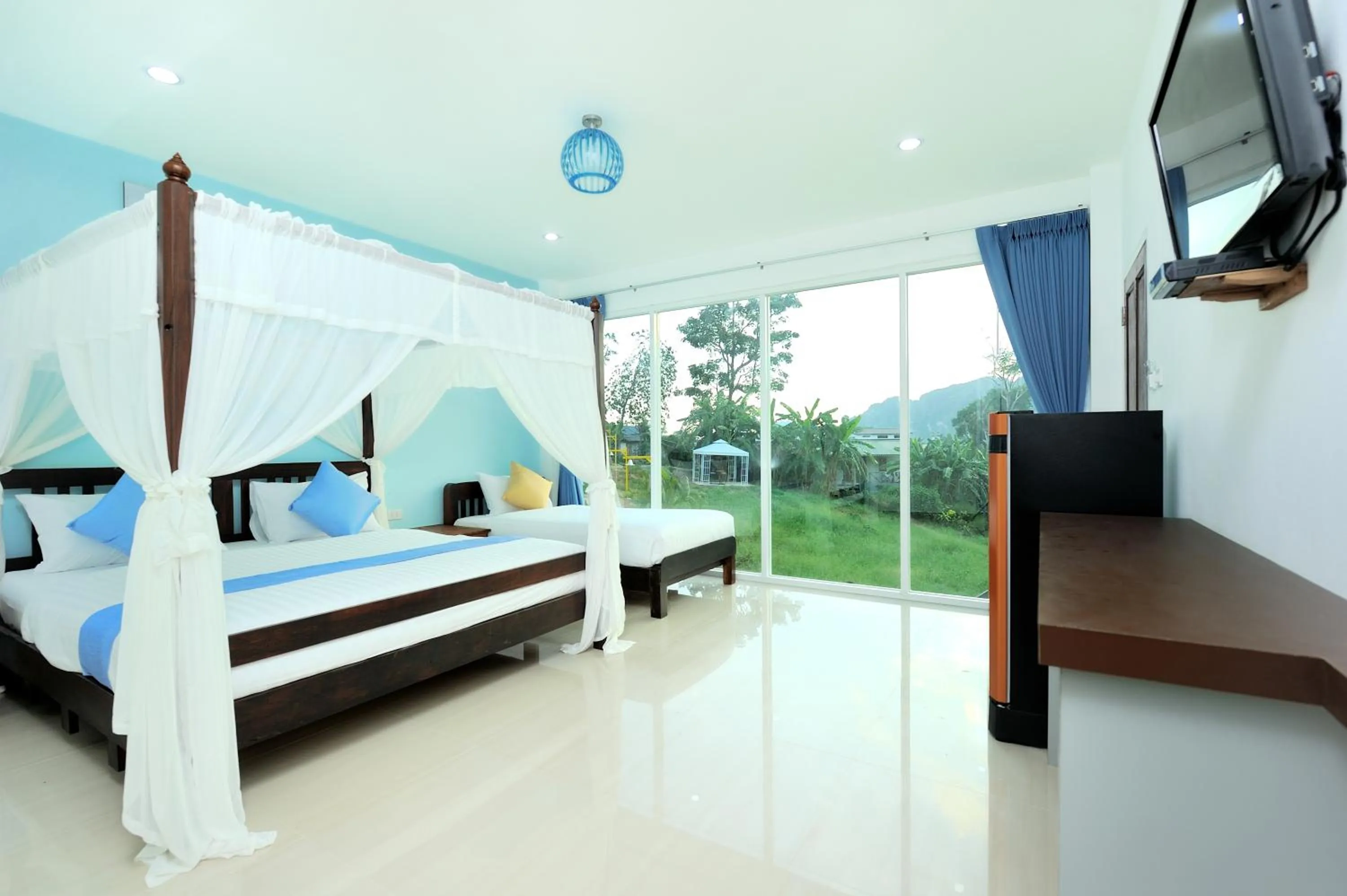 Bed in Phi Phi Chang Grand Resort