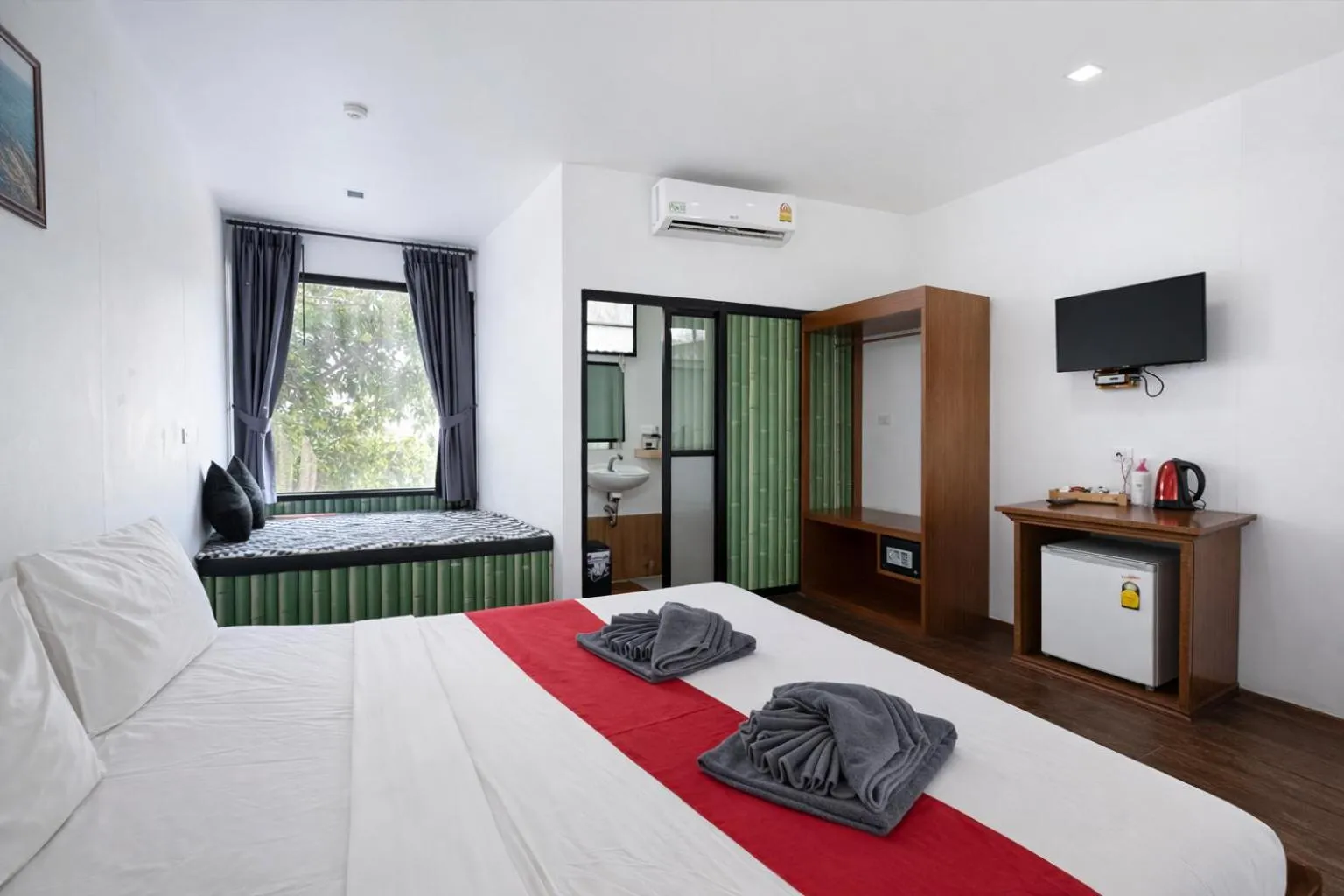 Bed in Phi Phi Chang Grand Resort