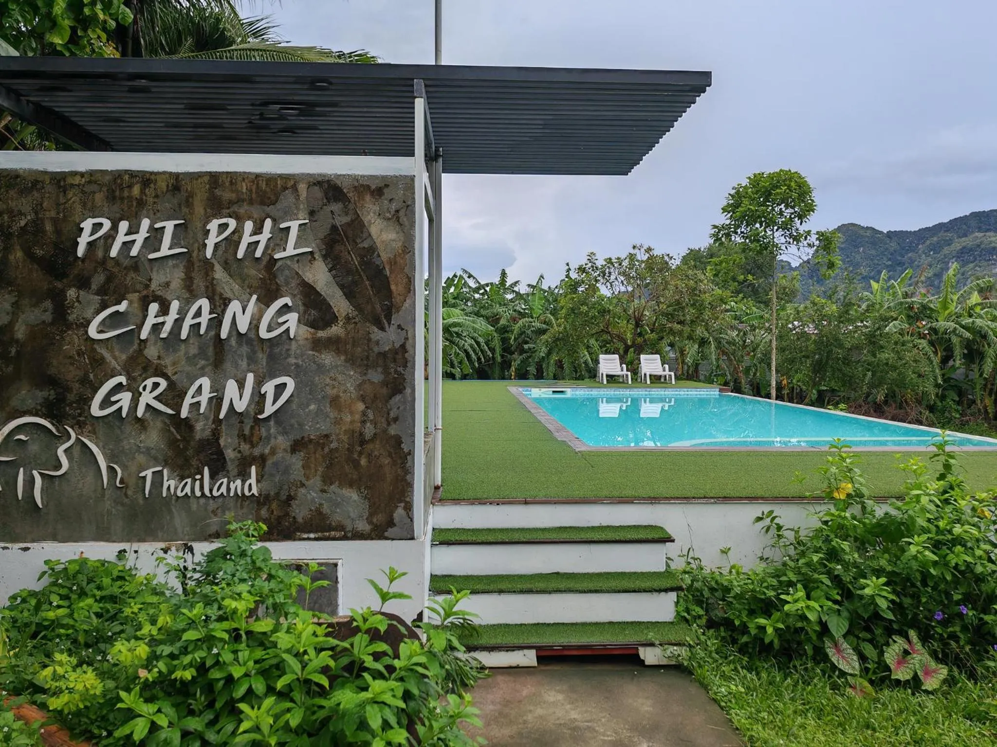 Swimming pool in Phi Phi Chang Grand Resort