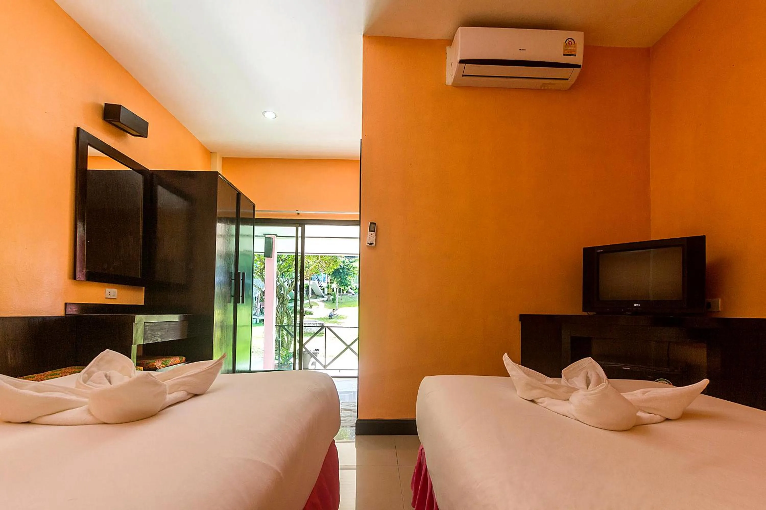 Bed in Phi Phi Chang Grand Resort