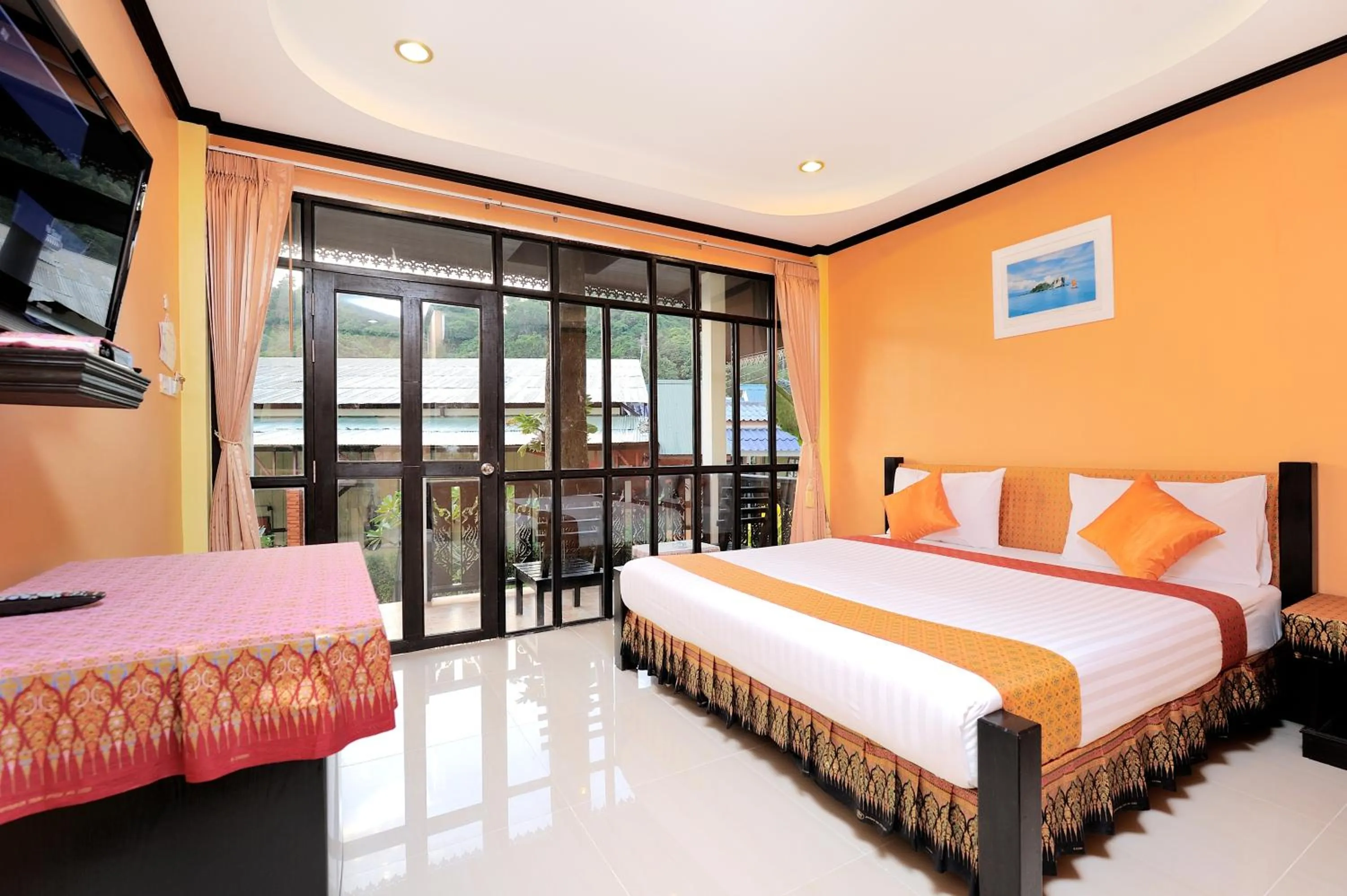 Bed in Phi Phi Chang Grand Resort