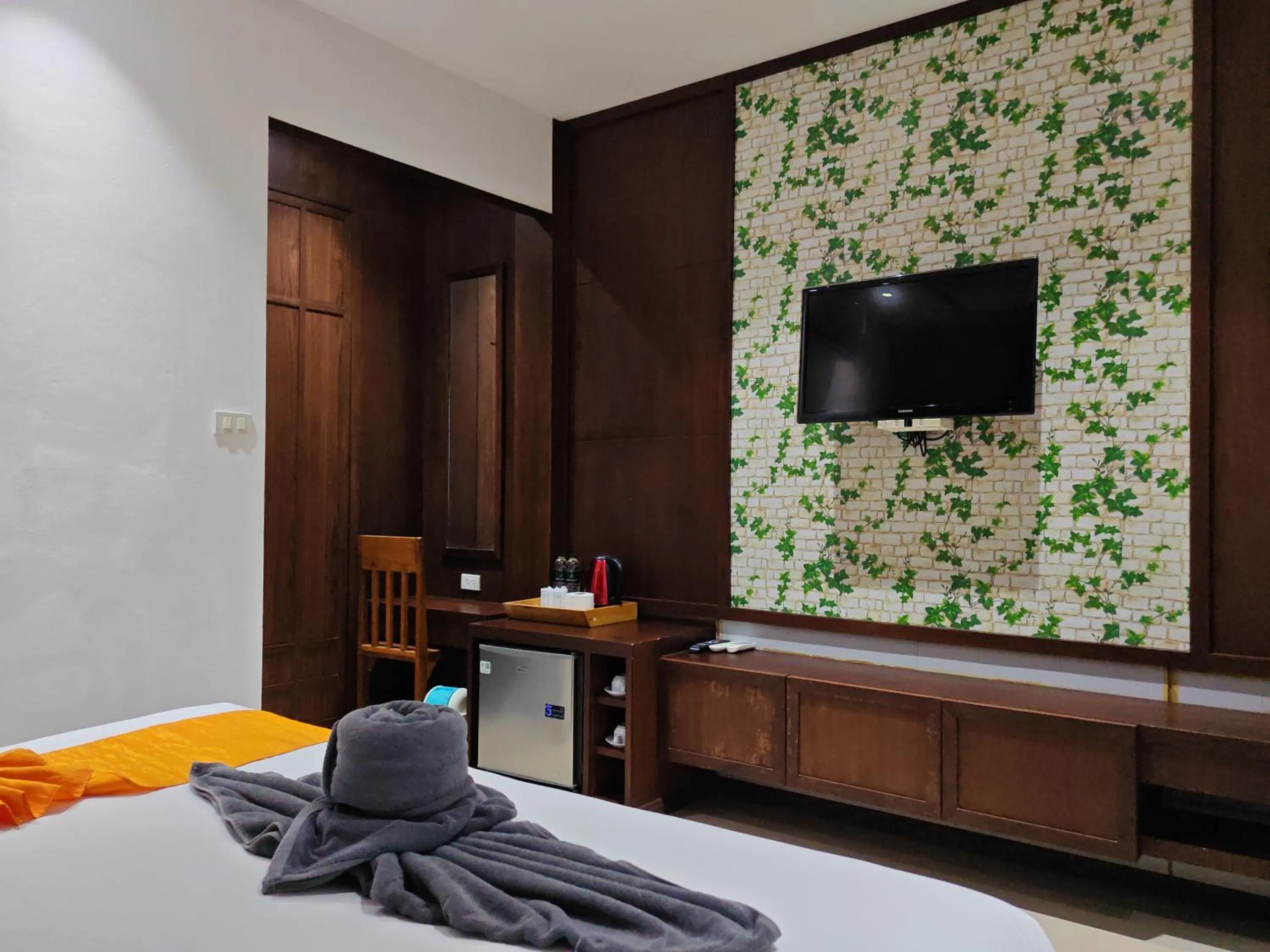 Photo of the whole room, Bed in Phi Phi Chang Grand Resort