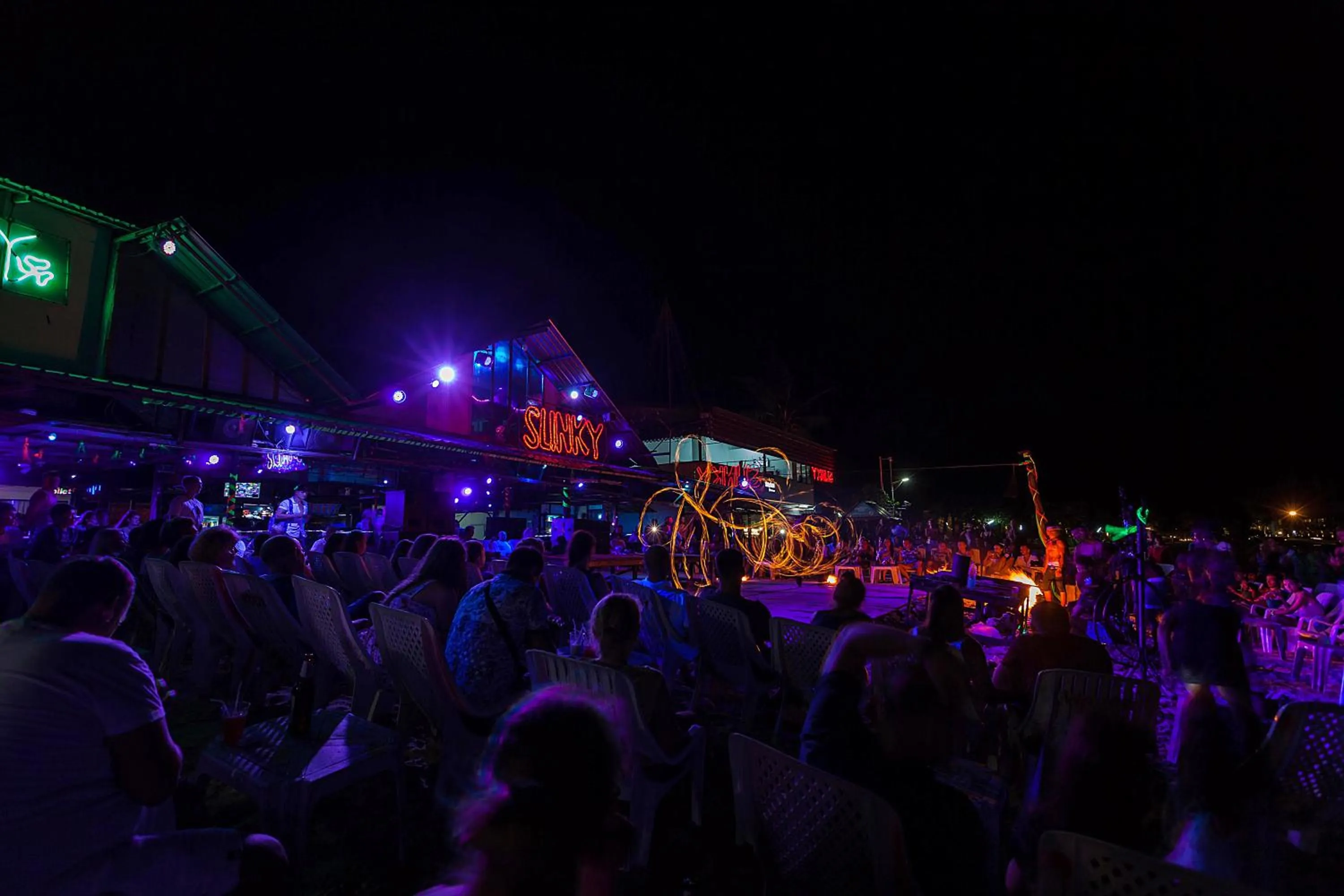 Evening entertainment in Phi Phi Chang Grand Resort