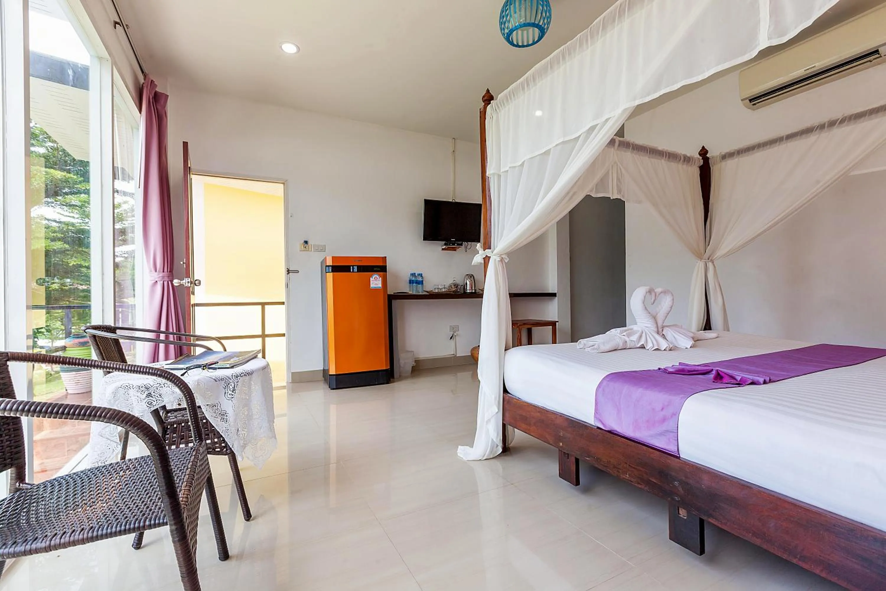 Bed in Phi Phi Chang Grand Resort