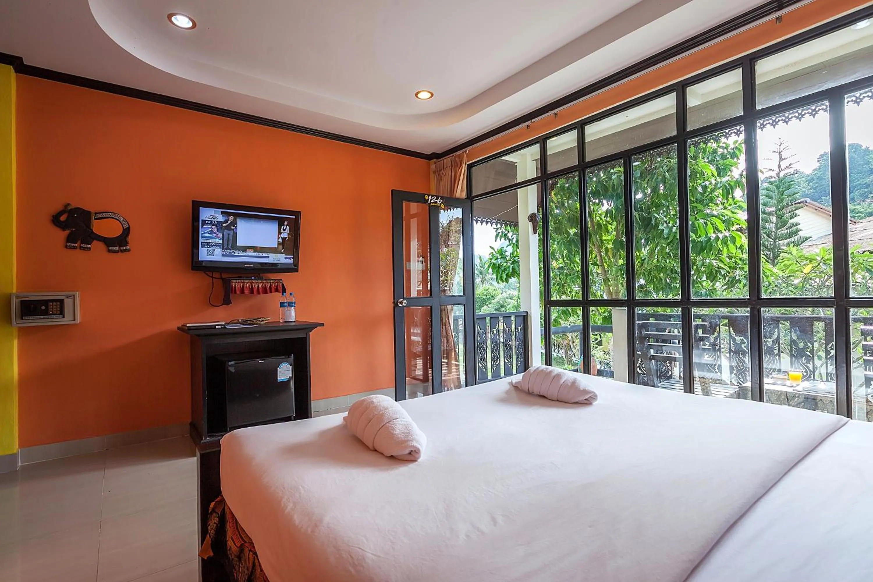 Bed in Phi Phi Chang Grand Resort