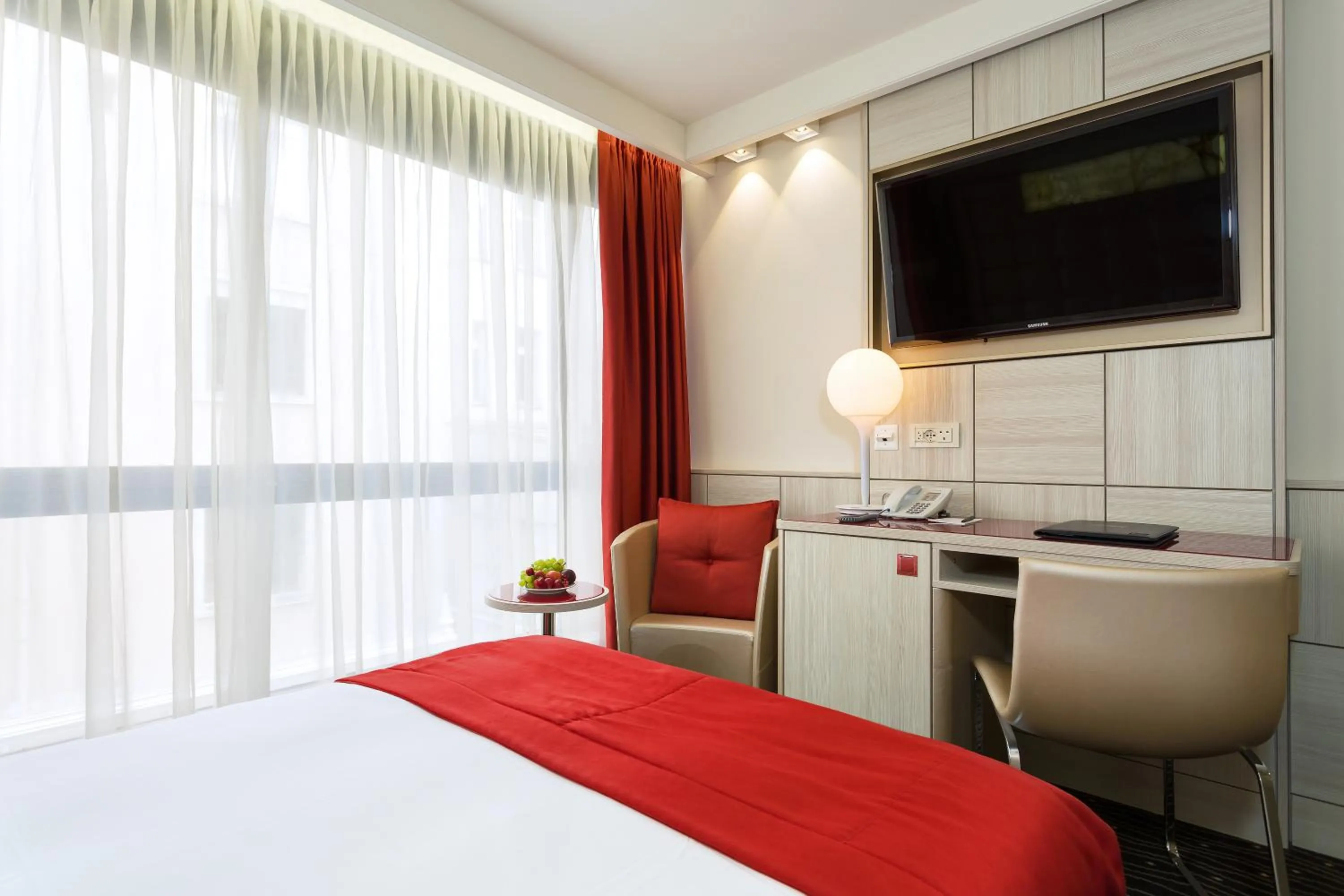 Photo of the whole room, Bed in Hotel St.Gotthard