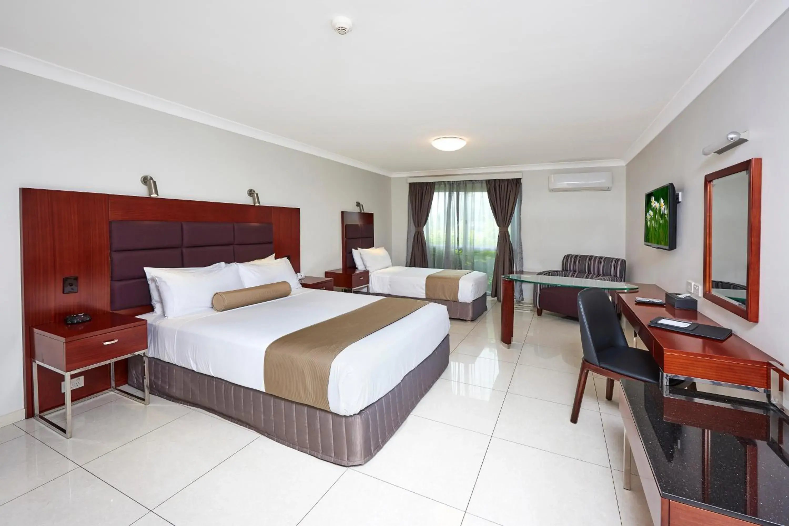 Executive Studio Apartment in Best Western Casula Motor Inn Executive Studio Apartment in Best Western Casula Motor Inn