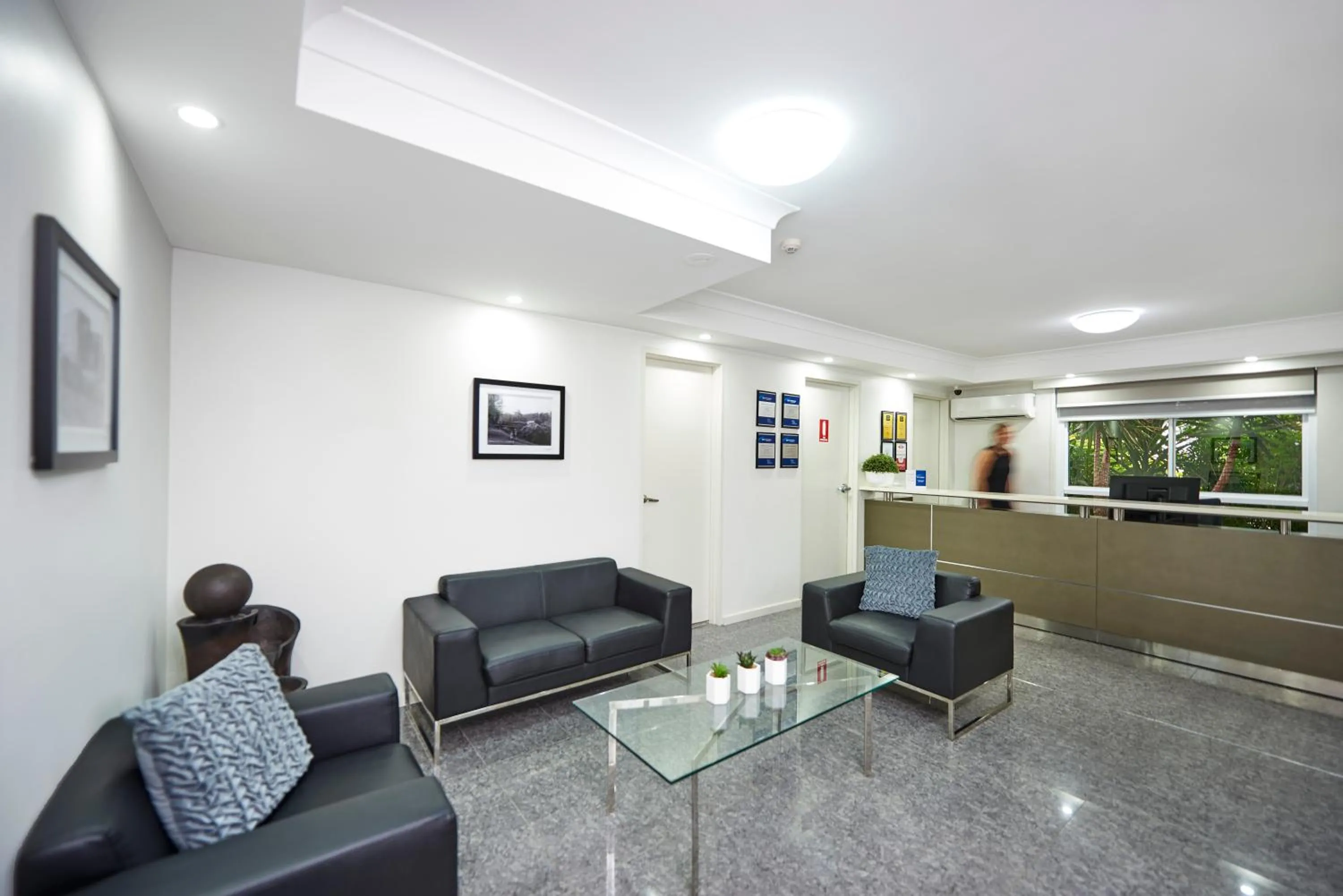 Lobby or reception in Best Western Casula Motor Inn
