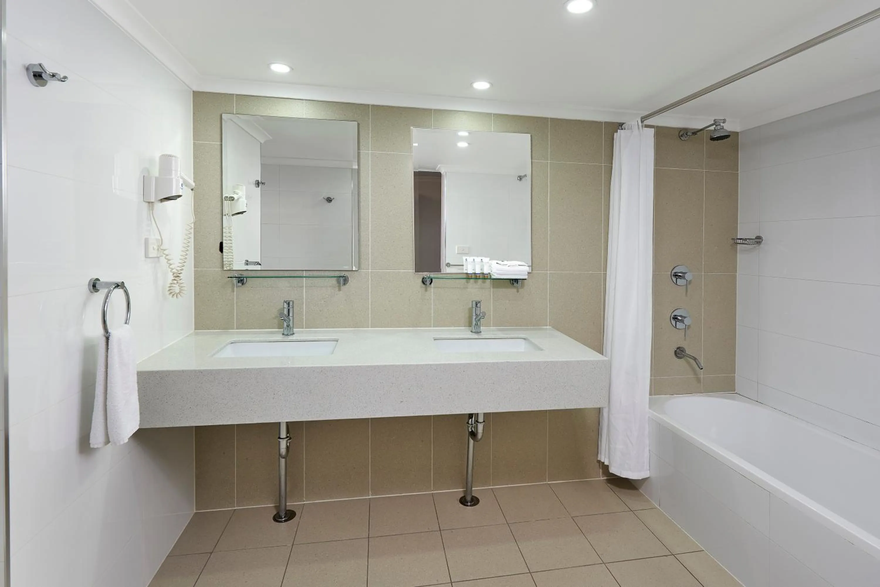 Bathroom in Best Western Casula Motor Inn