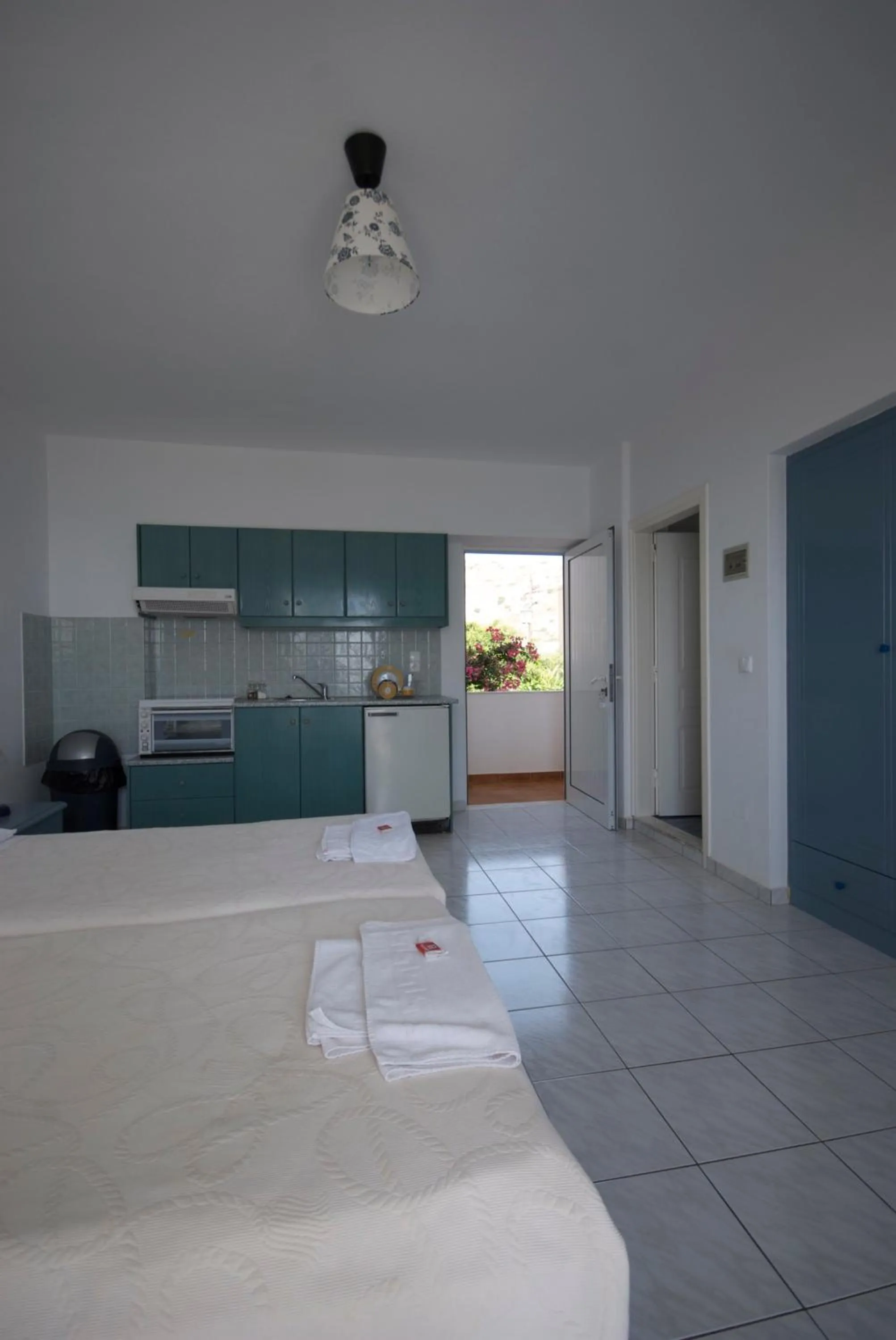 Photo of the whole room, Bed in Sarikampos Beach