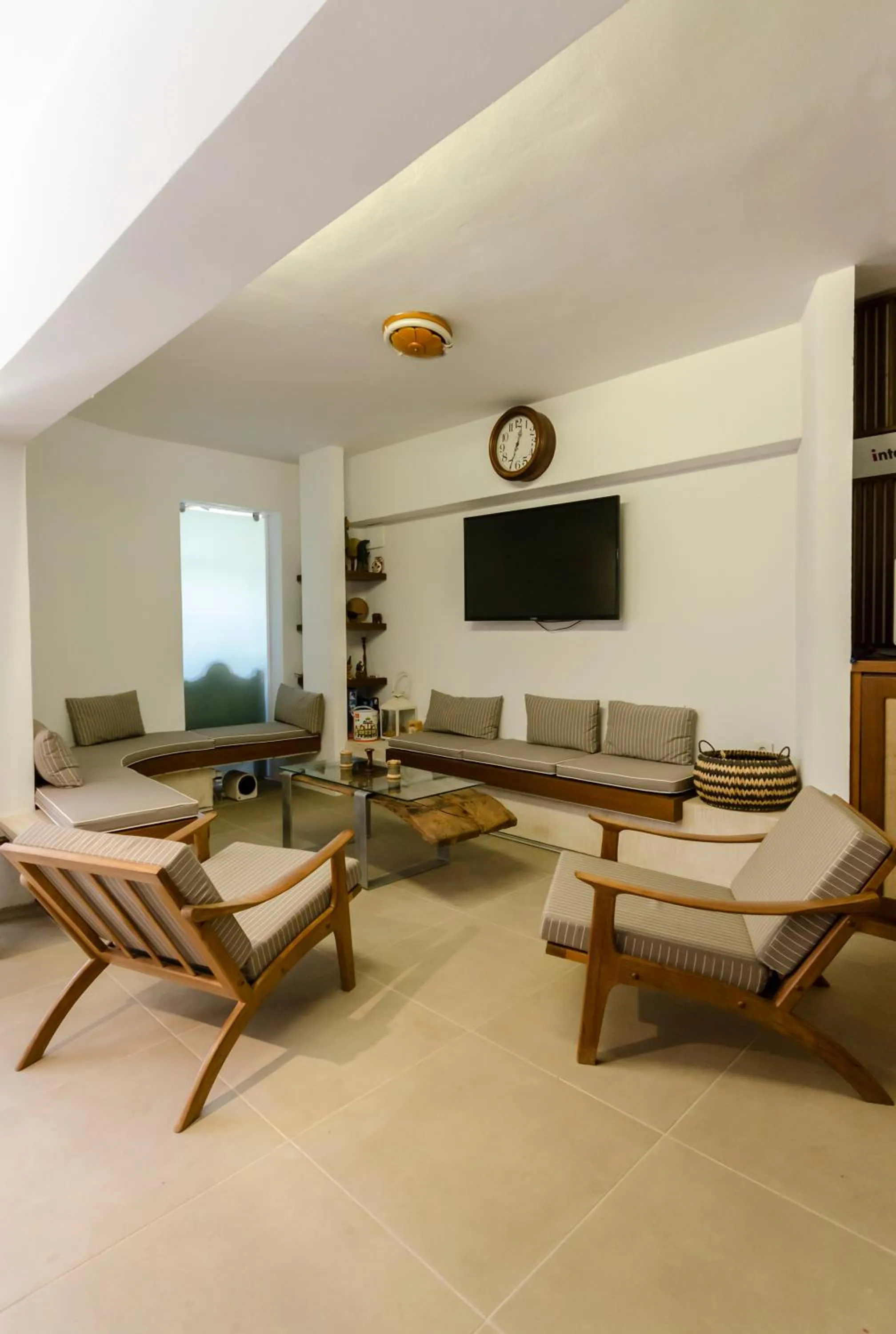 TV and multimedia in Sarikampos Beach