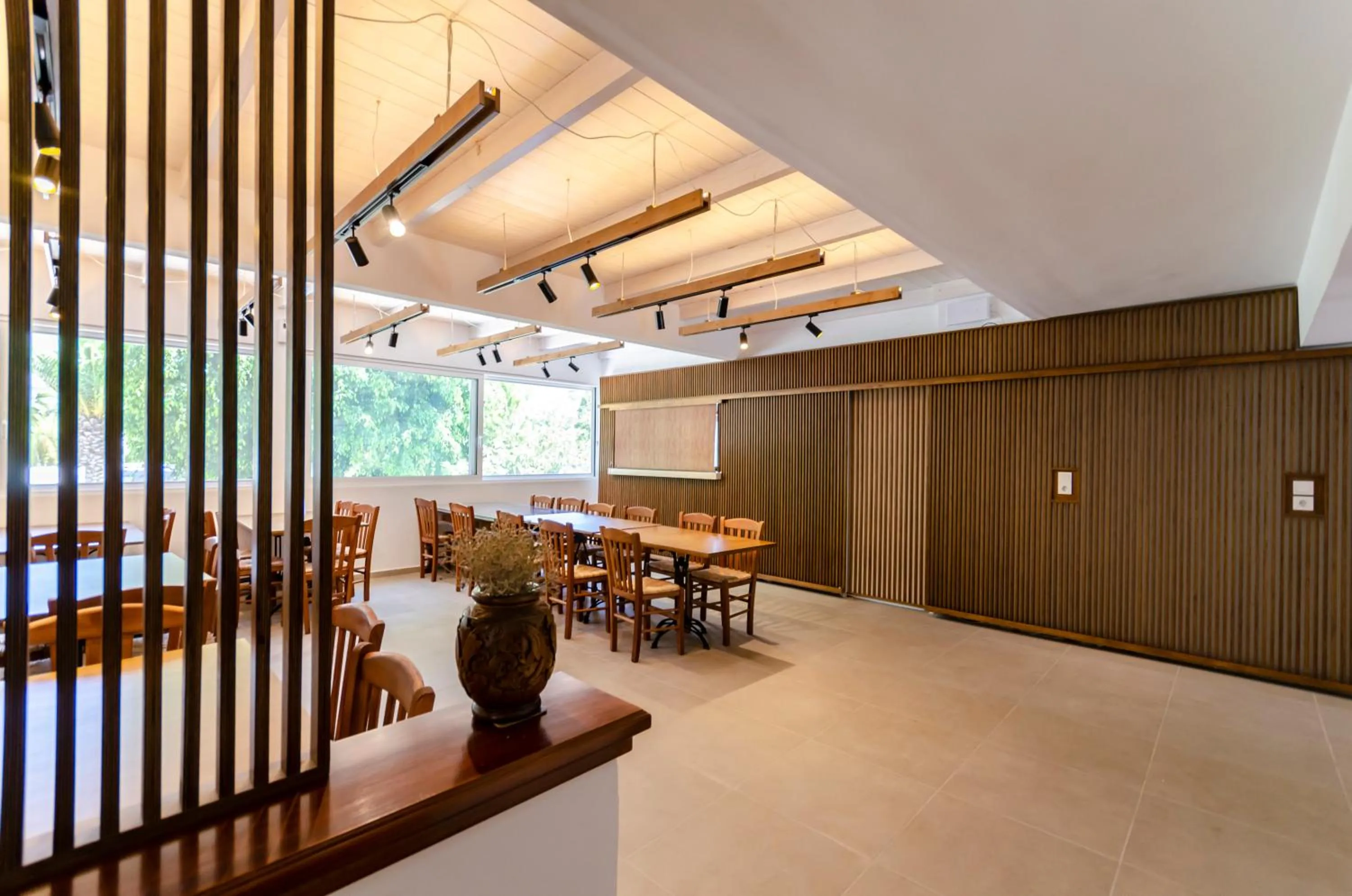 Restaurant/places to eat in Sarikampos Beach