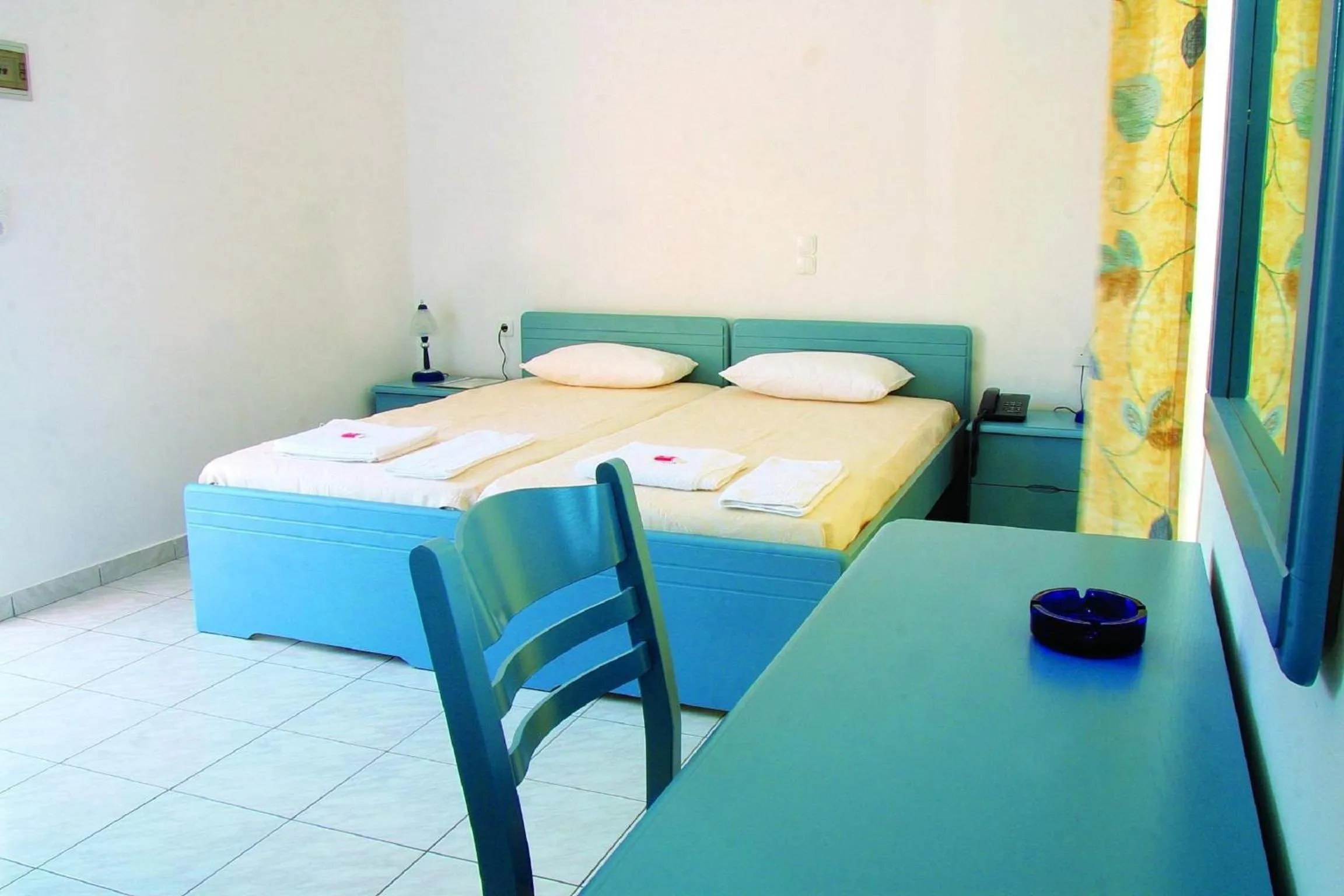 Photo of the whole room, Bed in Sarikampos Beach