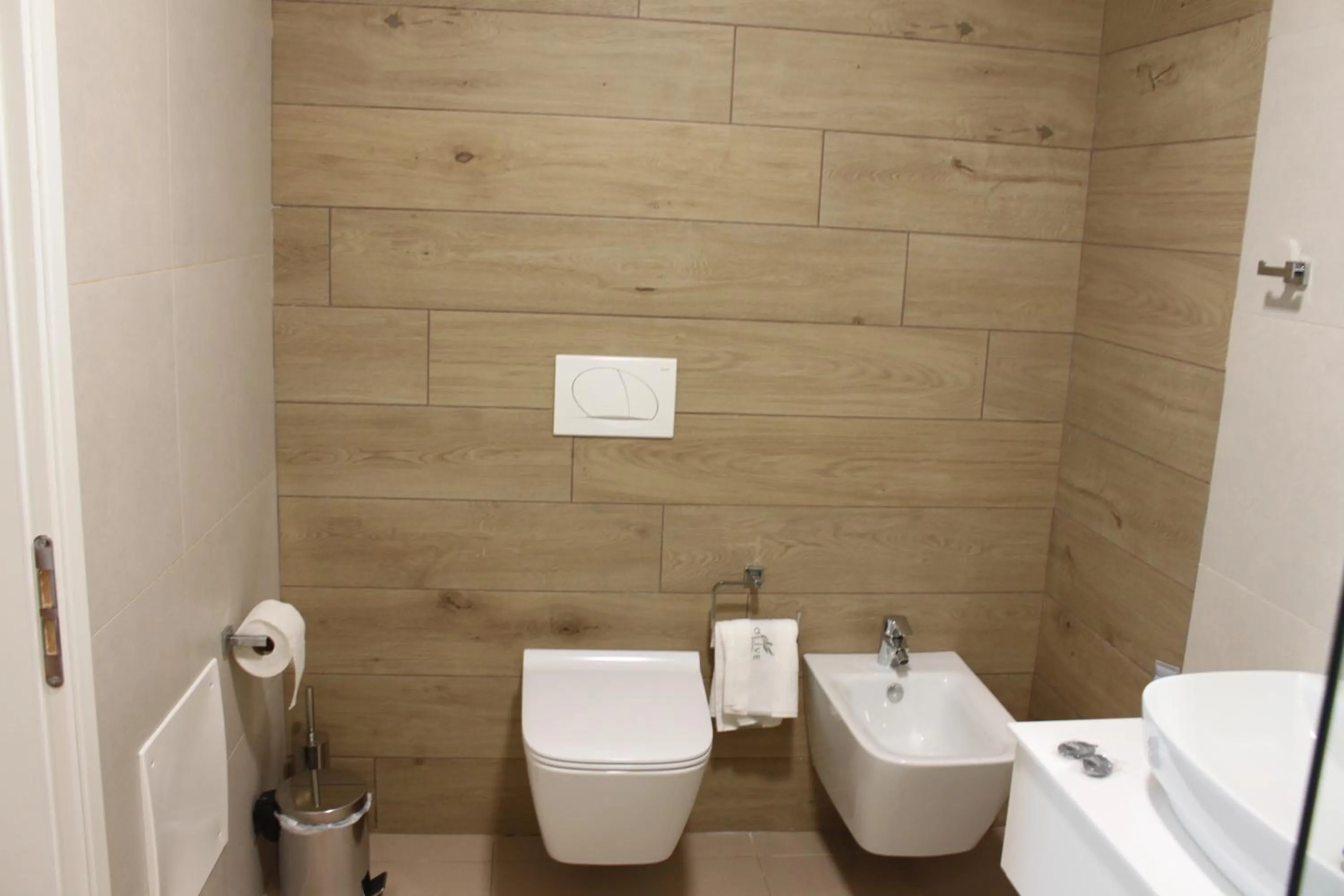 Bathroom in Hotel Olive Ksamil