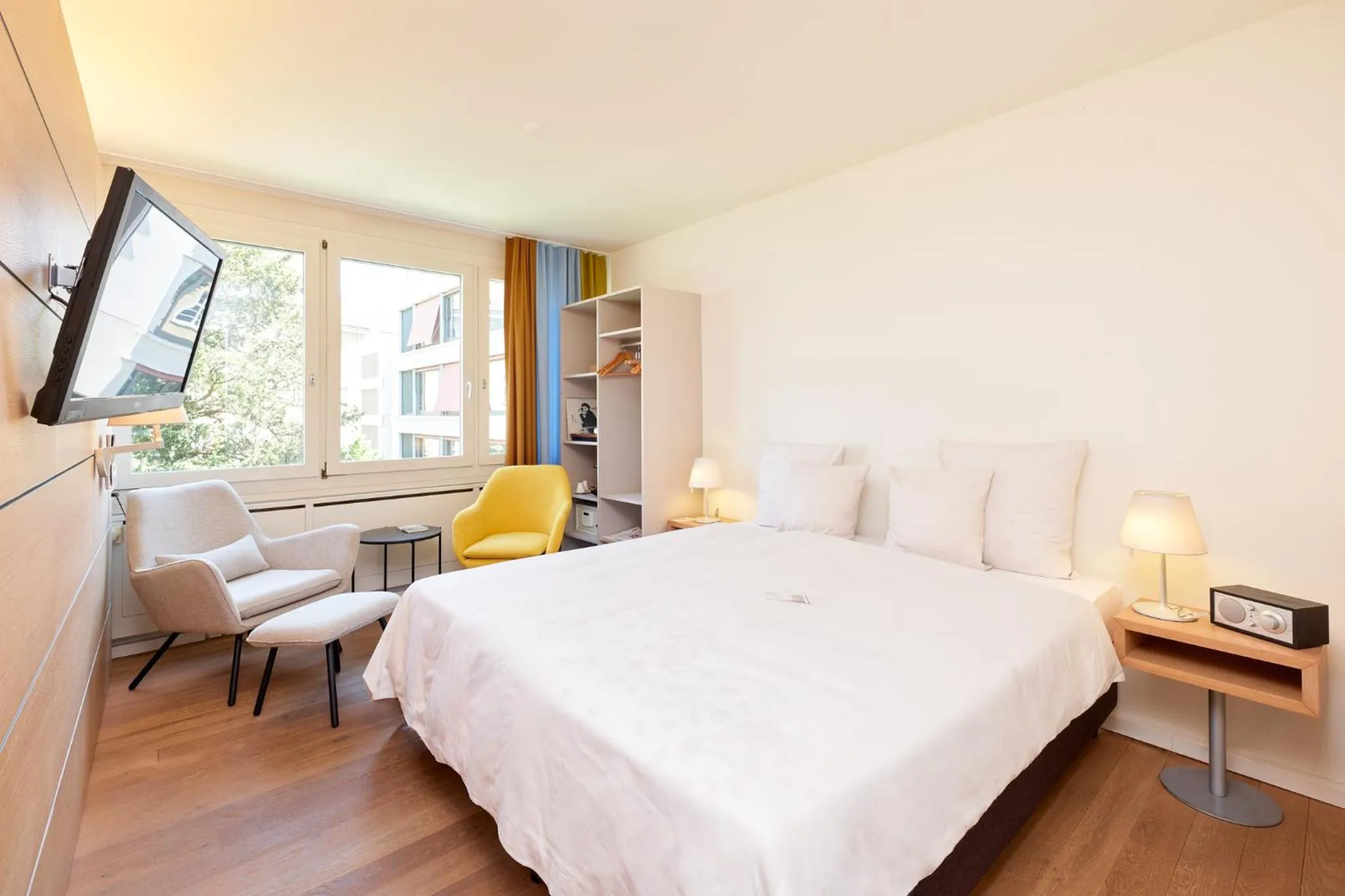 Bedroom, Bed in Steinenschanze Charming City & Garden Hotel