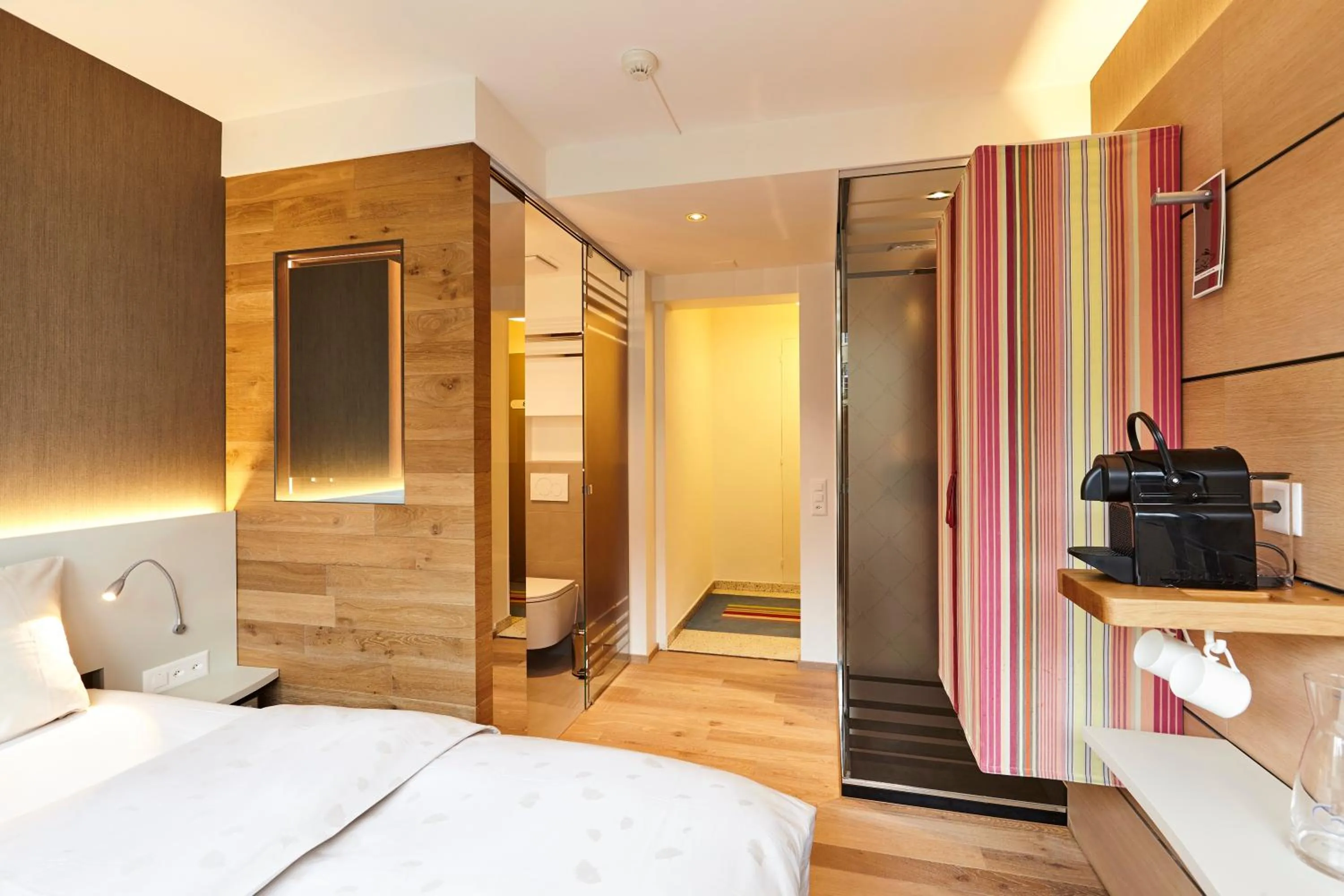 Bedroom, Bed in Steinenschanze Charming City & Garden Hotel