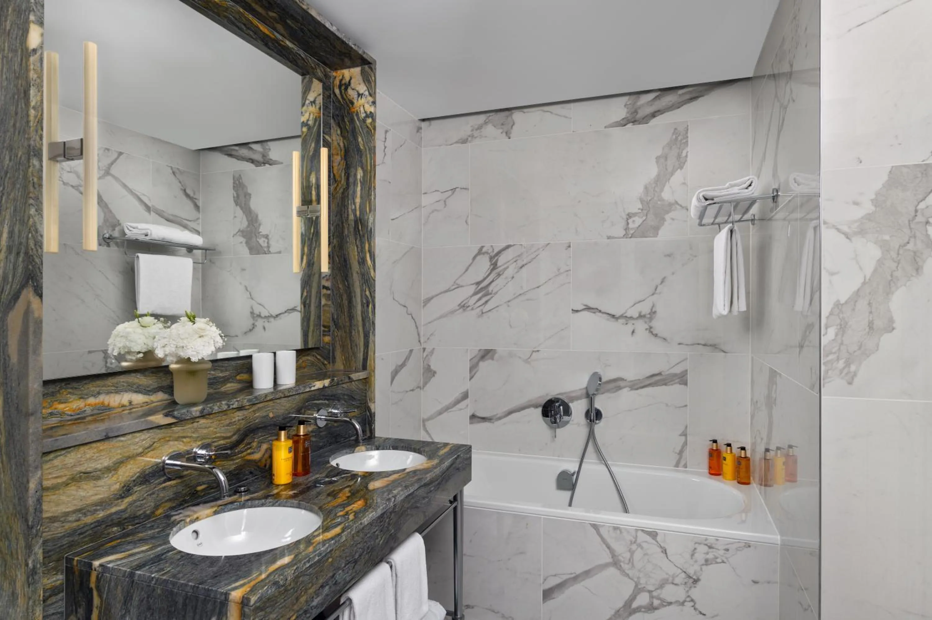 Bathroom in Hôtel Métropole Genève