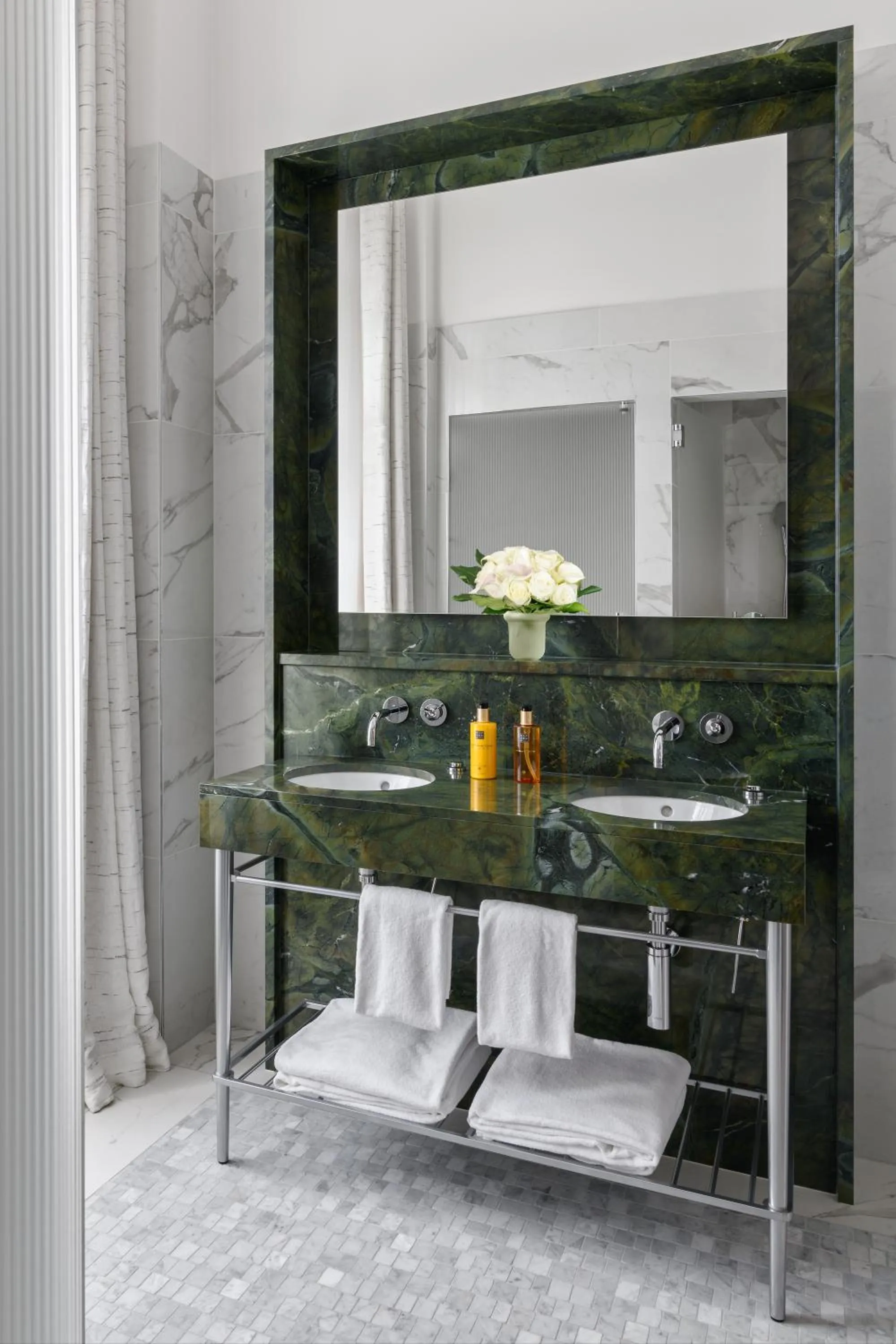 Bathroom in Hôtel Métropole Genève