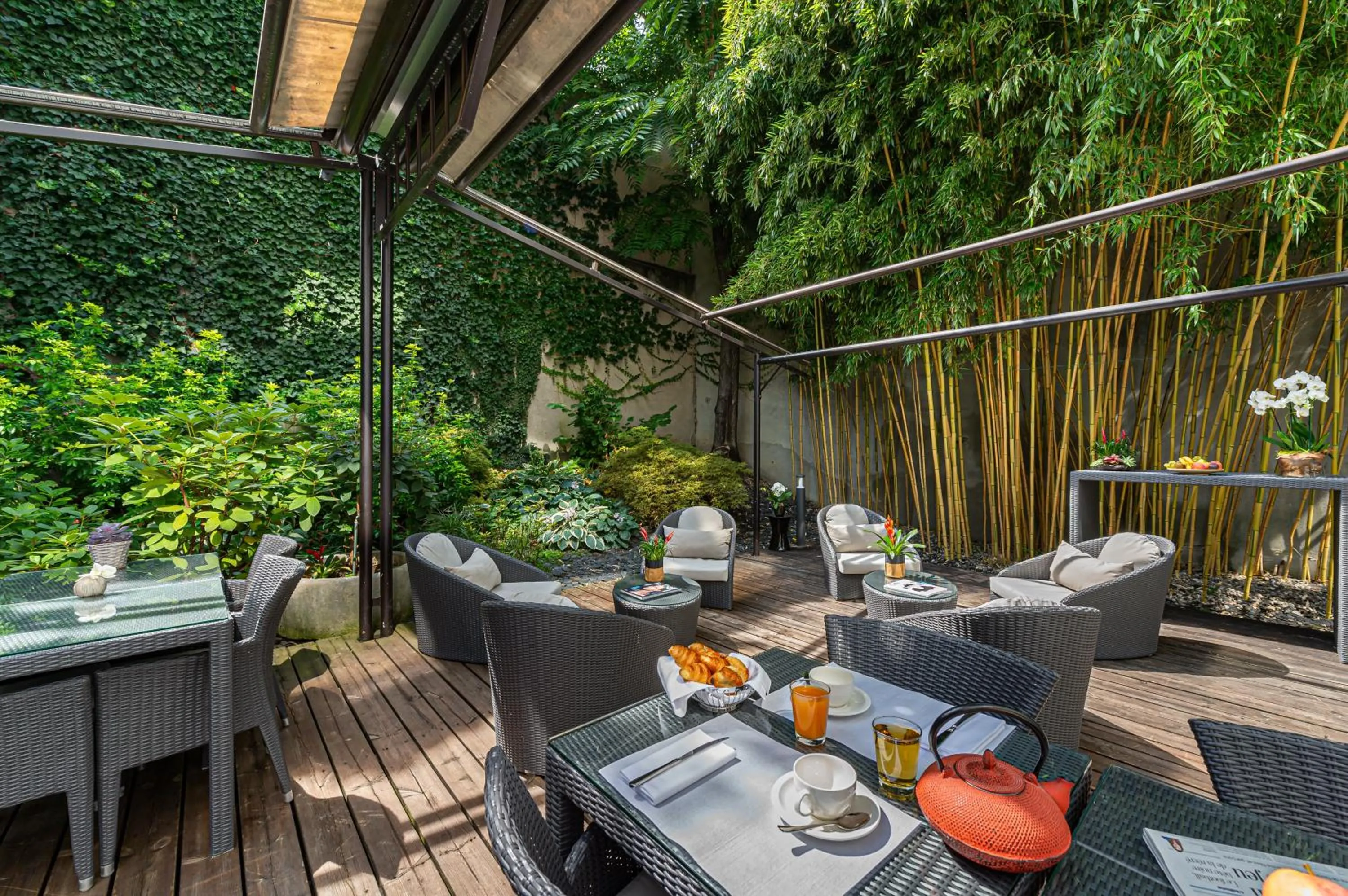 Patio in Jade Manotel