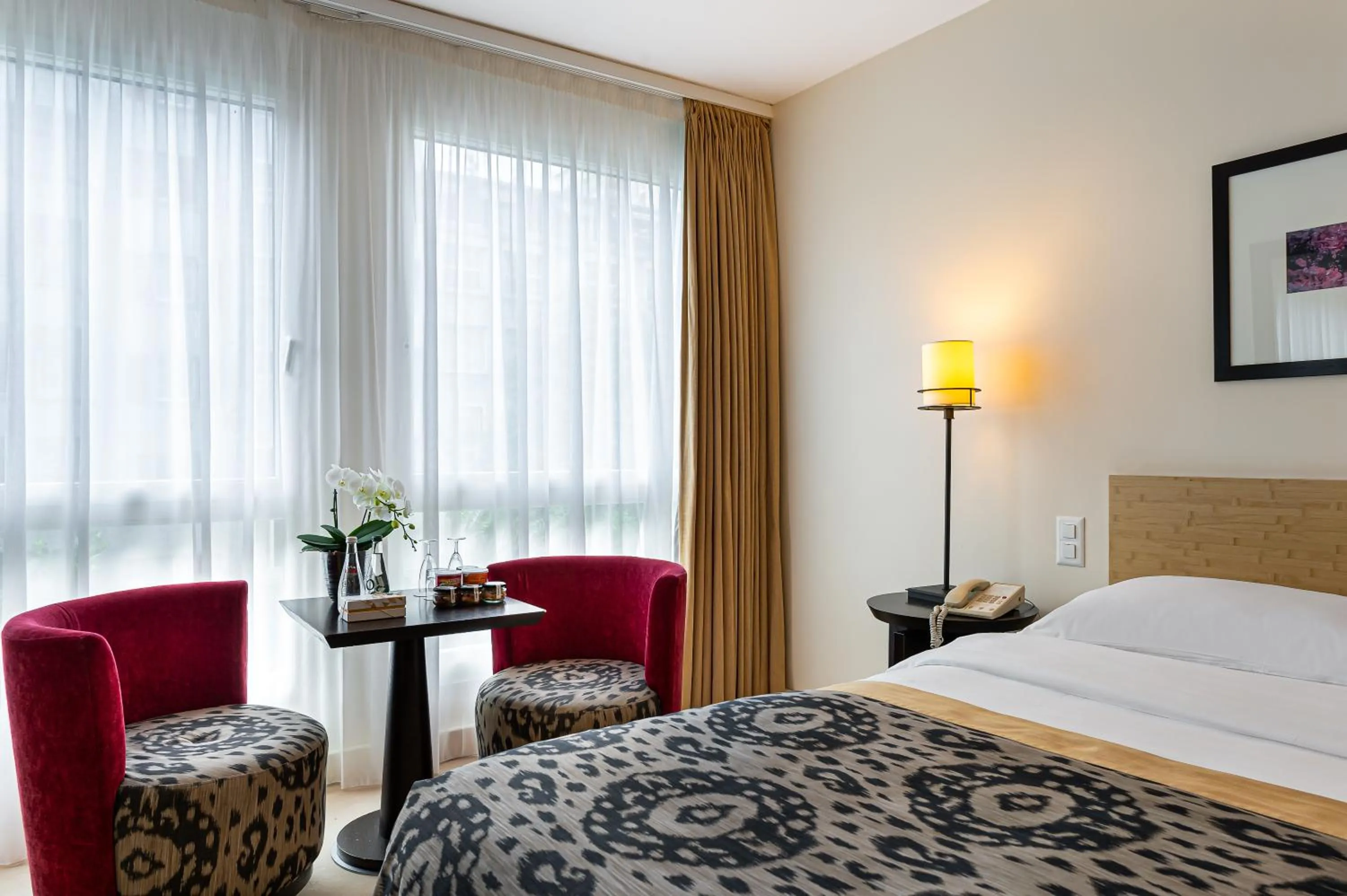 Bedroom, Bed in Jade Manotel