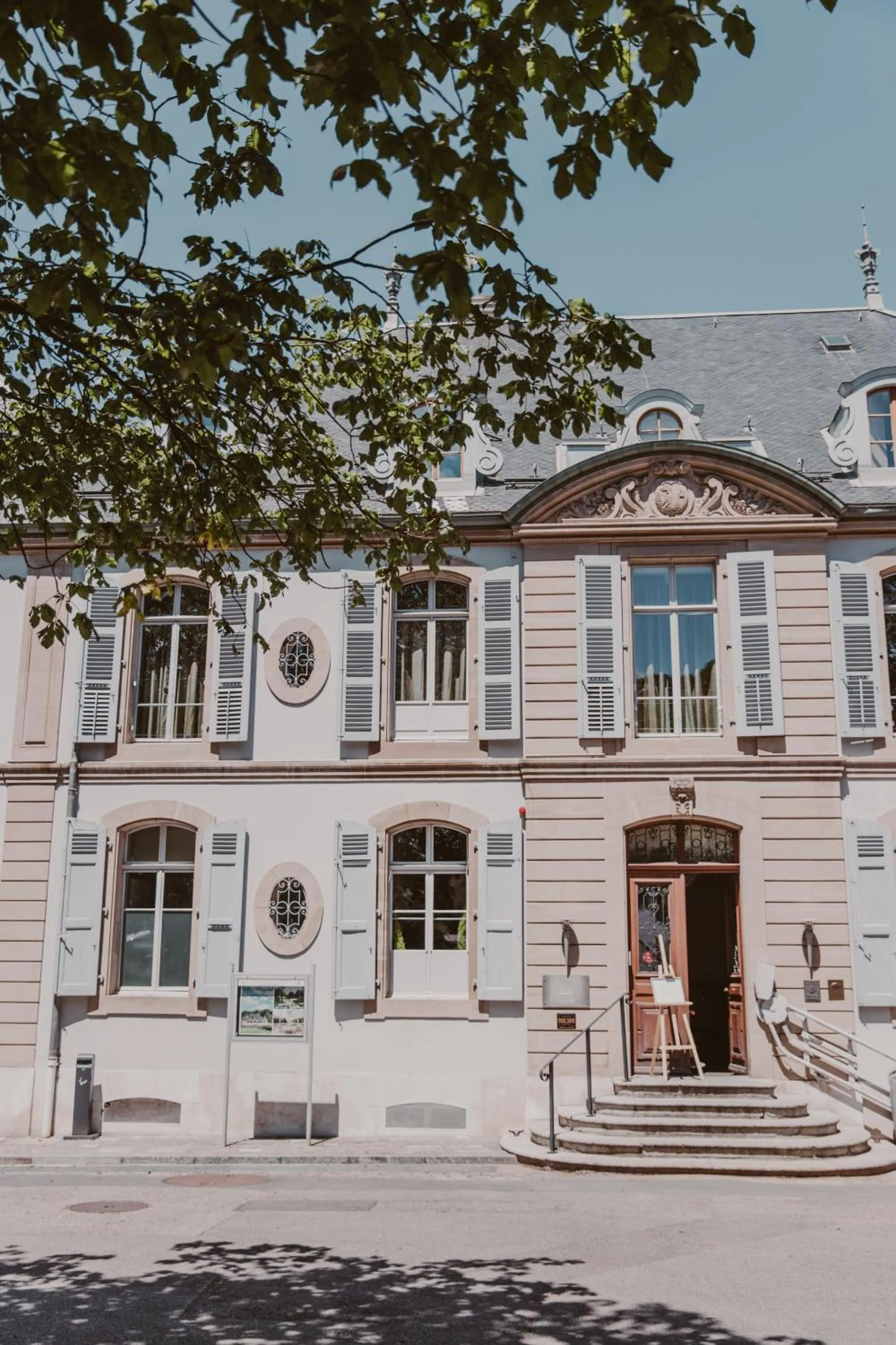 Facade/entrance in Hôtel Résidence Parc des Eaux Vives