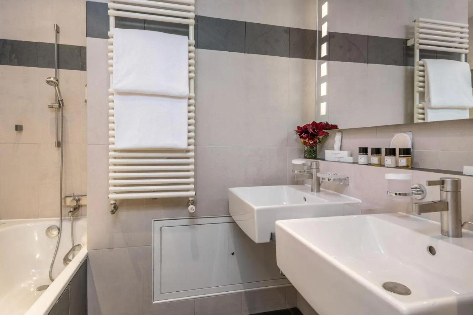 Bathroom in Hôtel Résidence Parc des Eaux Vives