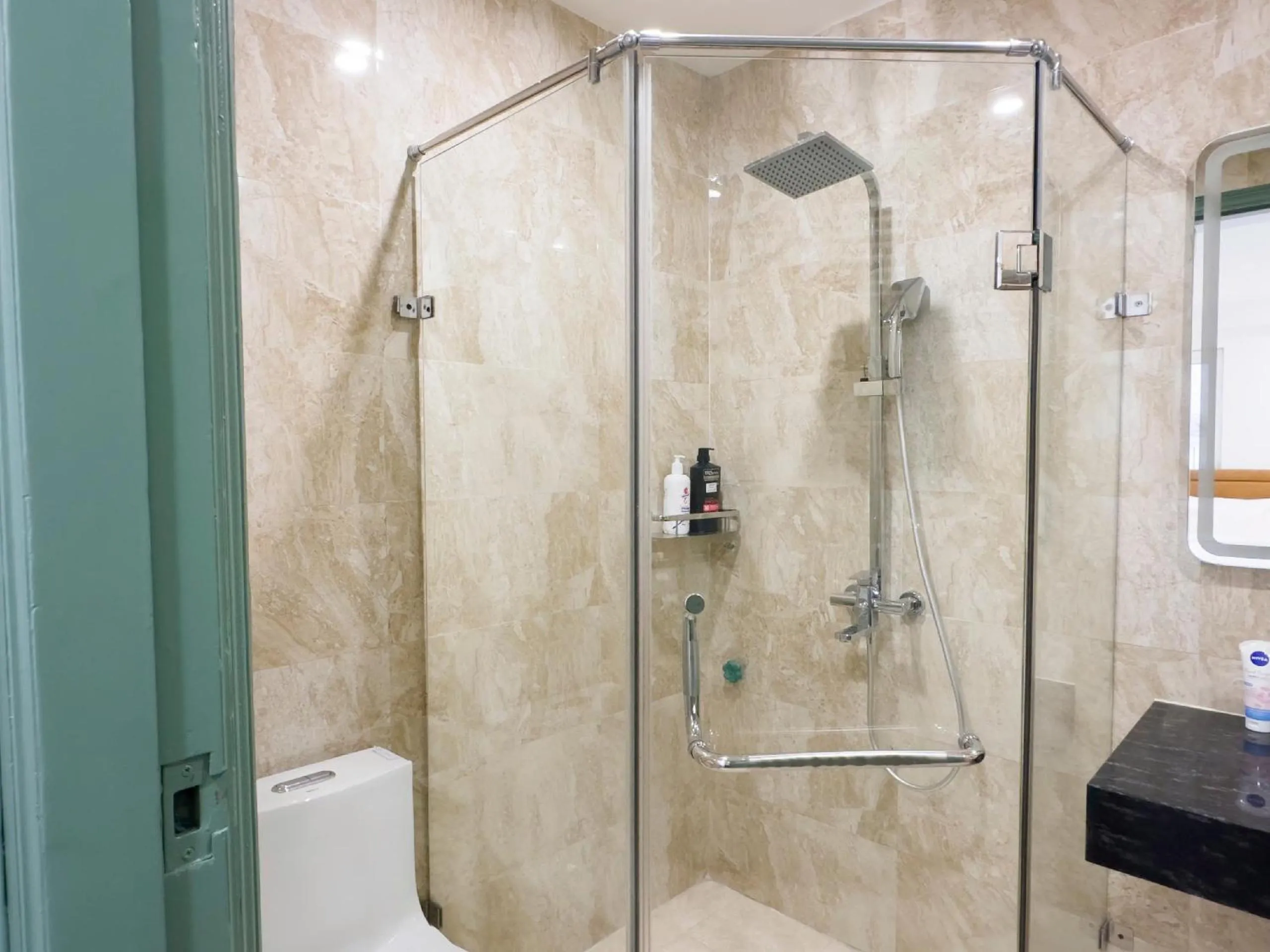 Shower in A25 Hotel - 29 Thác Bạc - Sapa