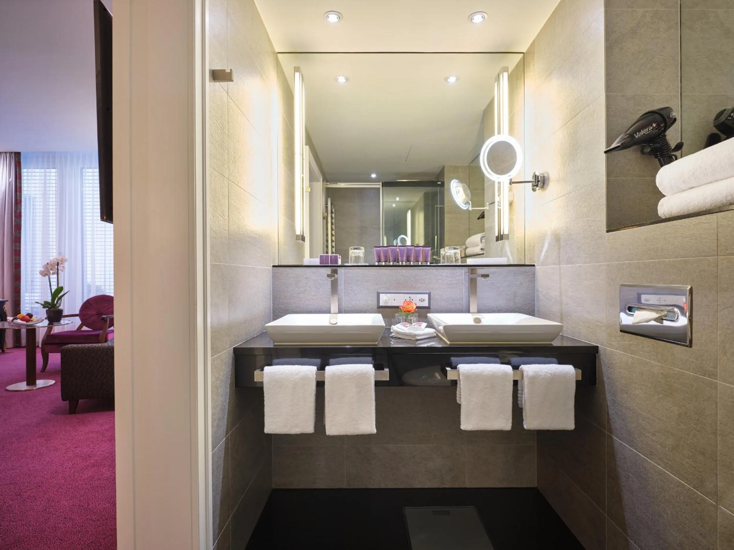 Bathroom in Hotel Schweizerhof Zürich