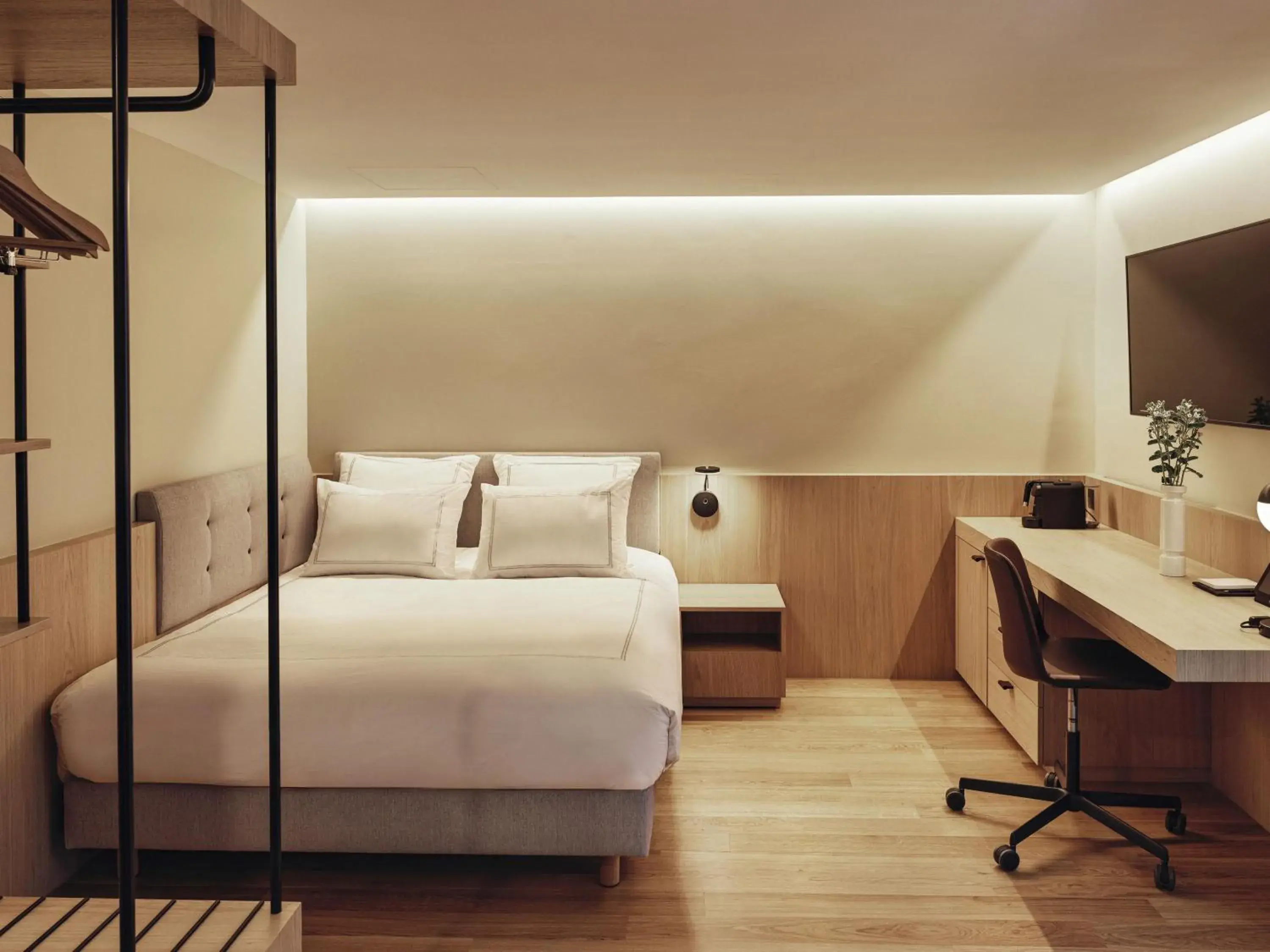 Classic Queen Room in Swissôtel Kursaal Bern Classic Queen Room in Swissôtel Kursaal Bern