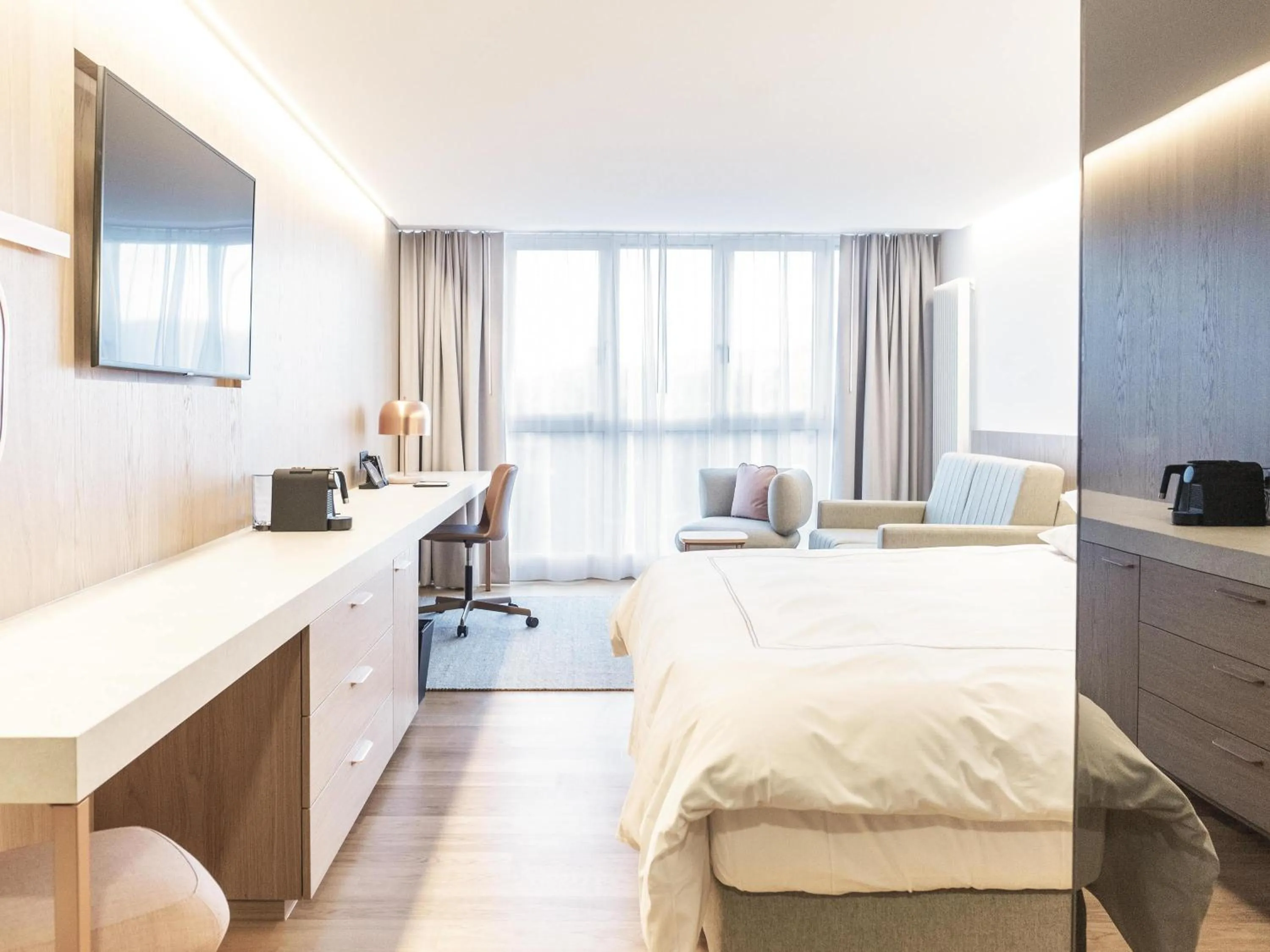 Bedroom, Bed in Swissôtel Kursaal Bern