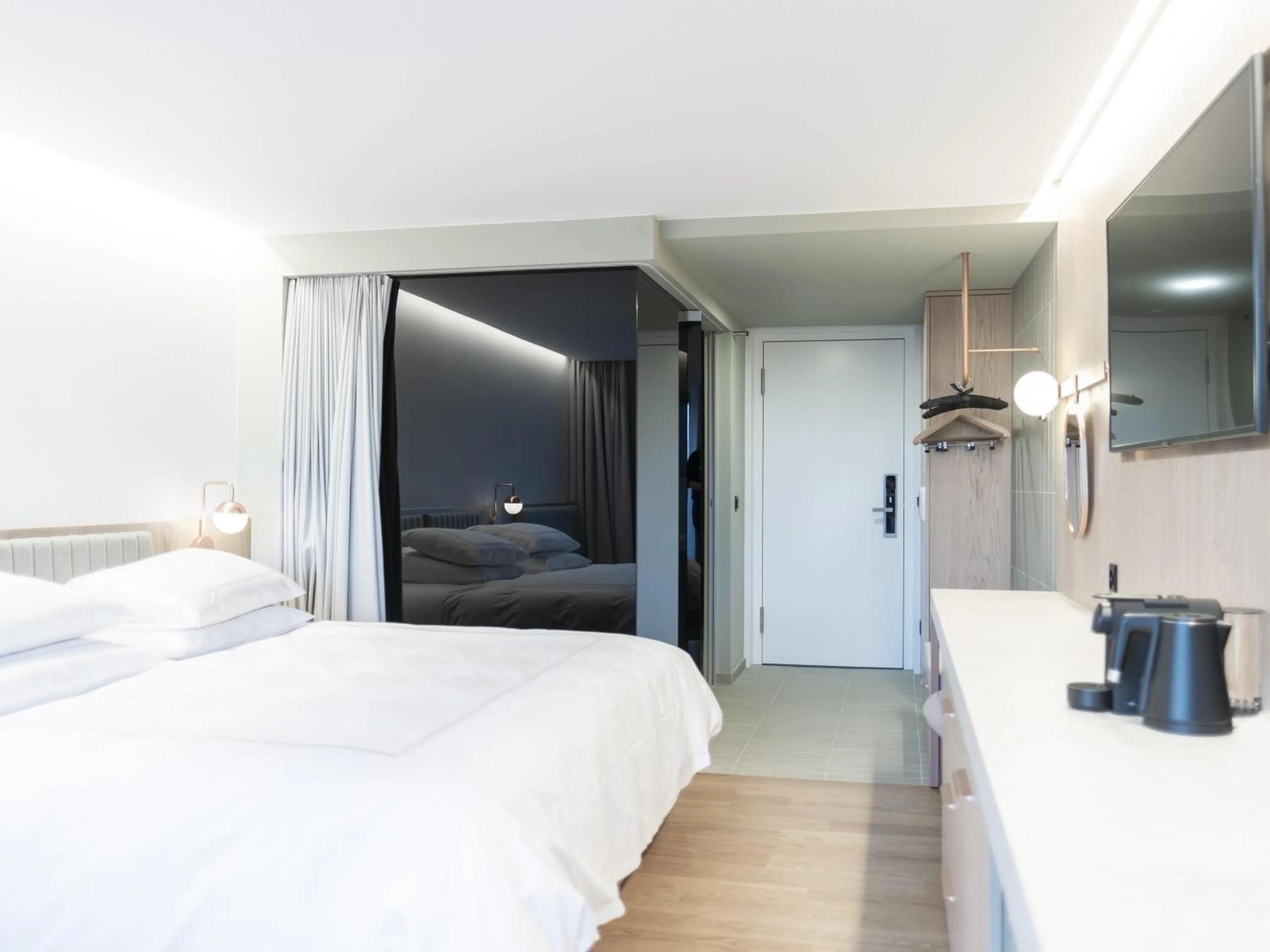 Bedroom, Bed in Swissôtel Kursaal Bern