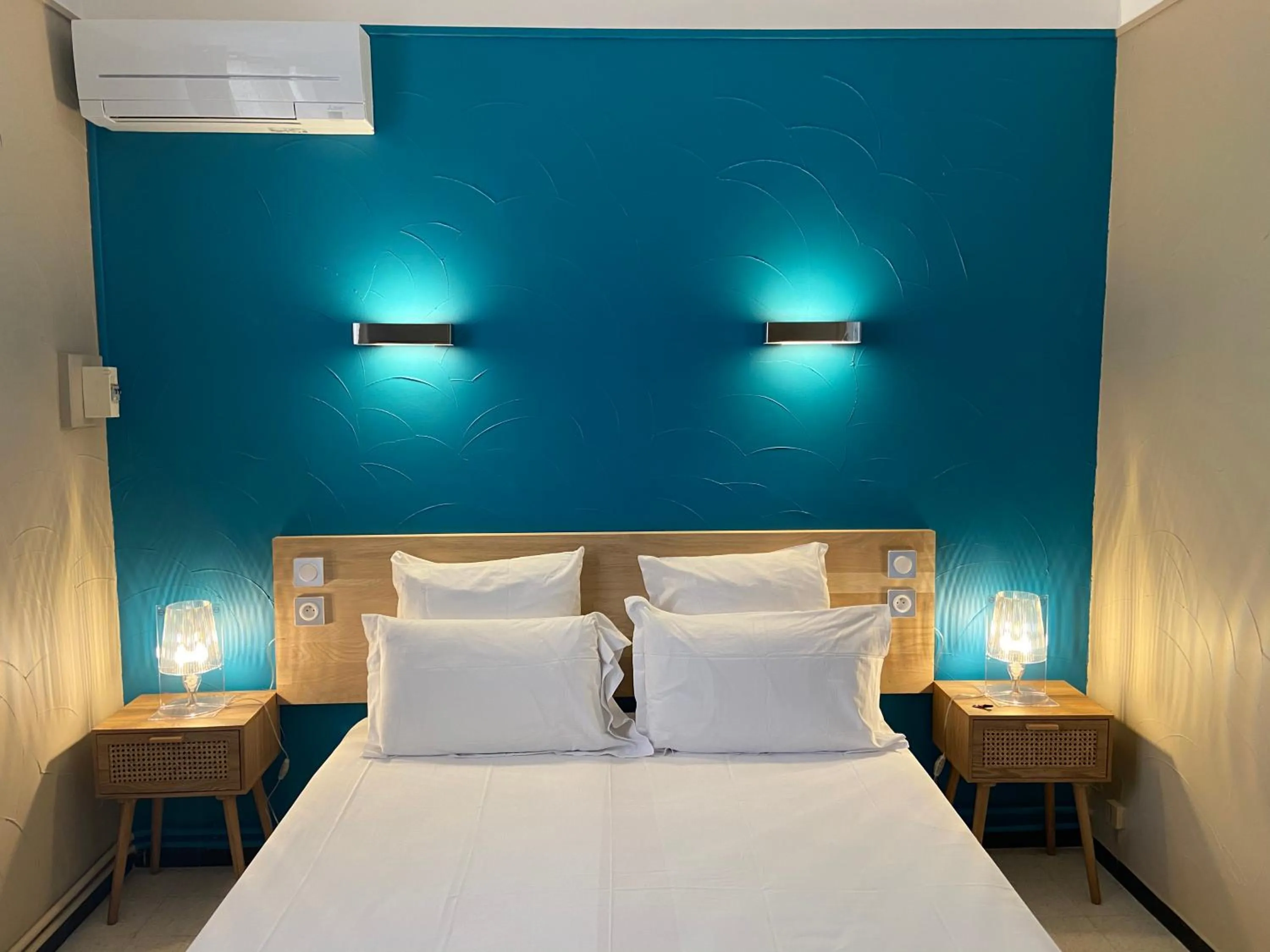 Bed in Hôtel Neptune