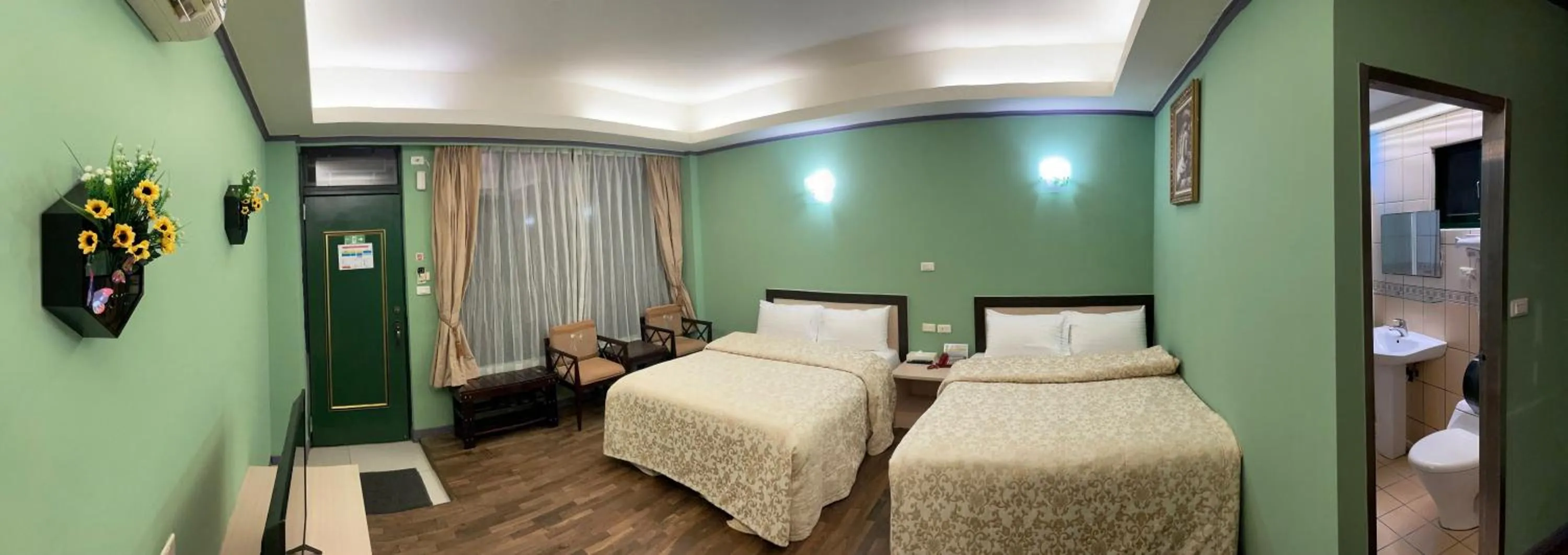 Photo of the whole room, Bed in Emmanuel Farm House