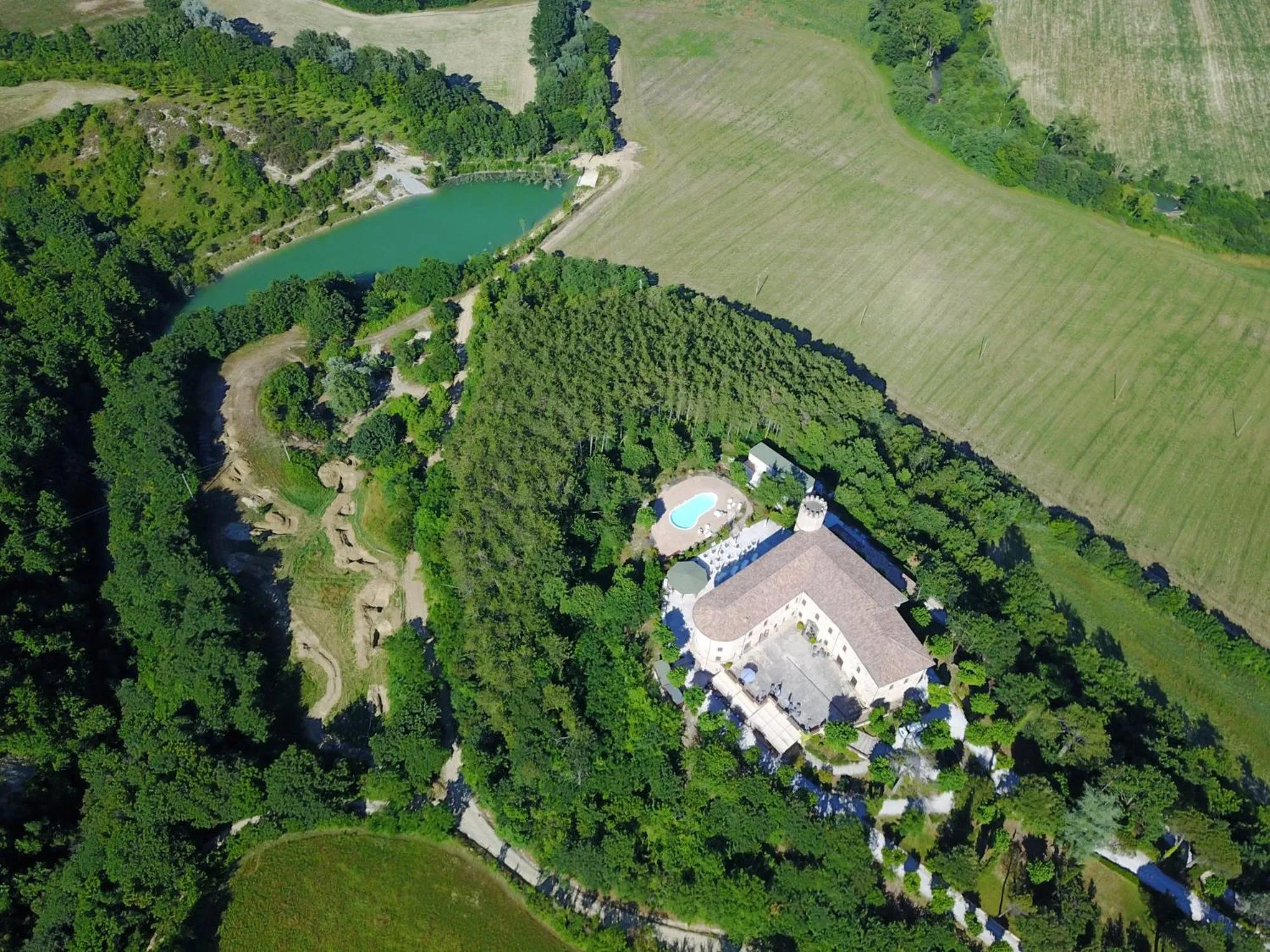 Property building in Castello di Baccaresca