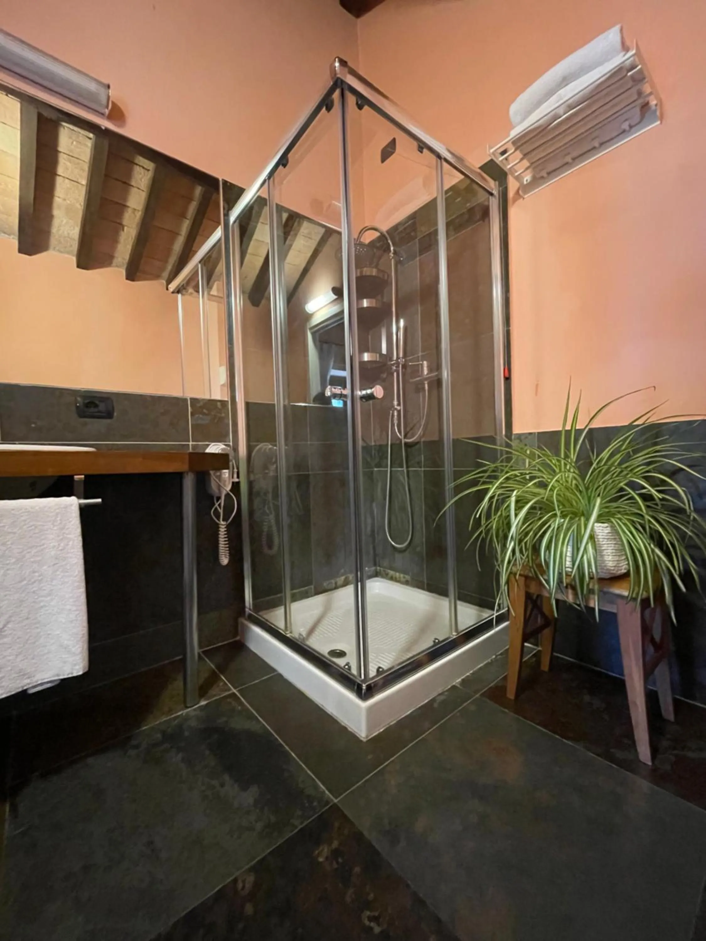 Shower in Castello di Baccaresca
