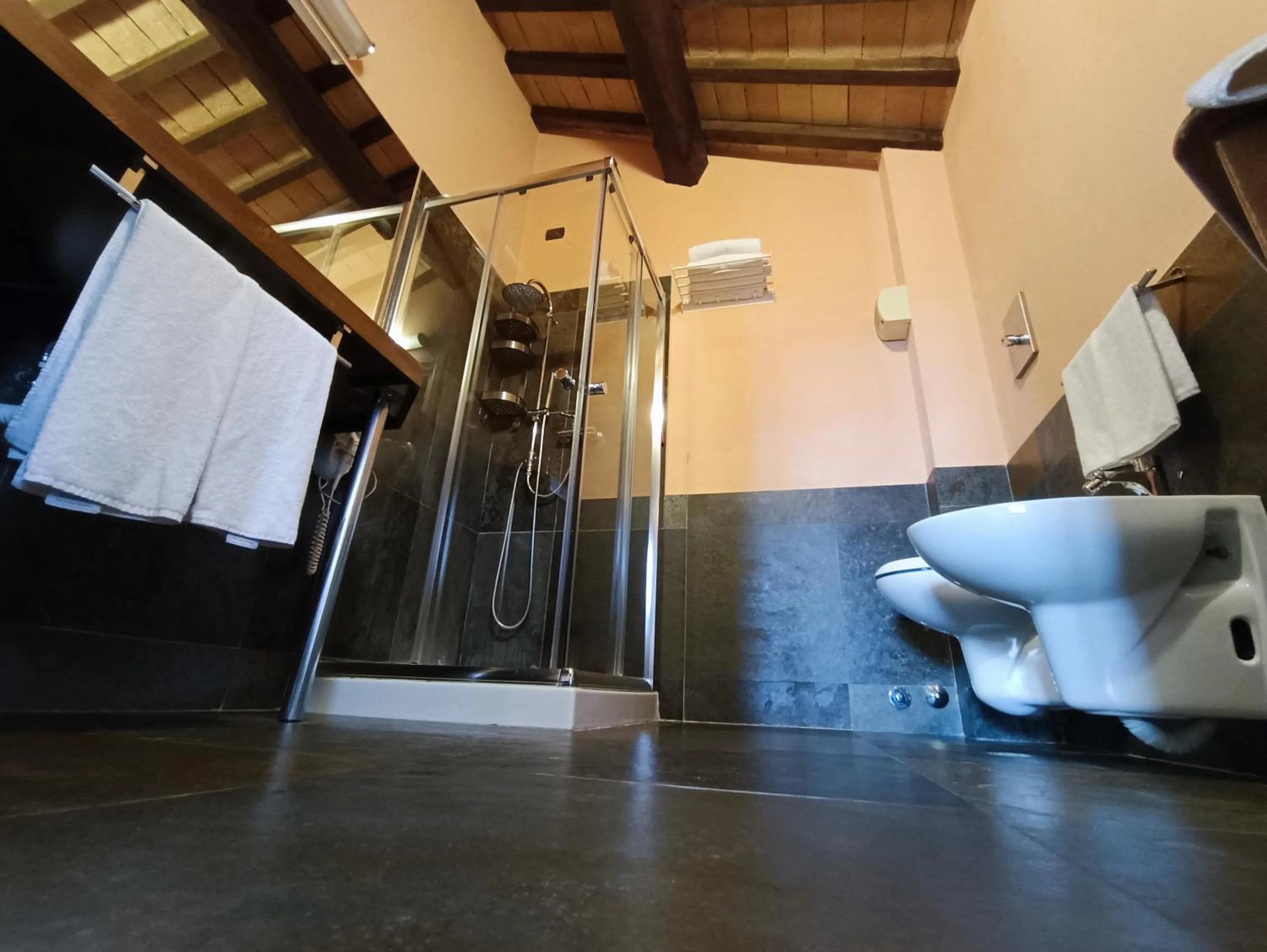 Shower in Castello di Baccaresca