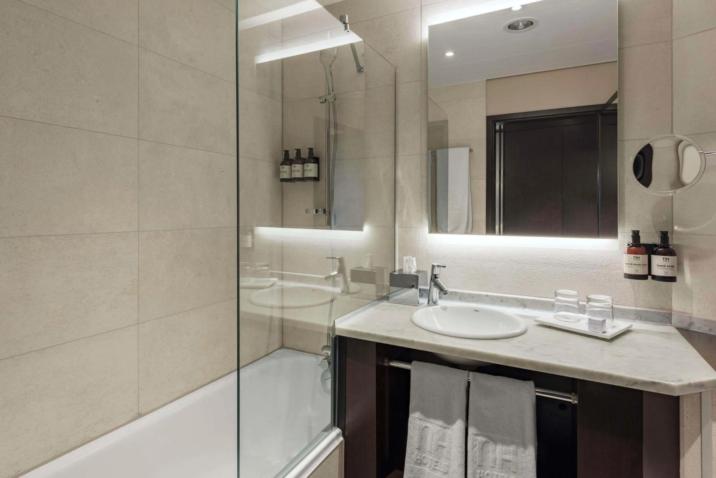 Bedroom in NH Geneva Airport Hotel