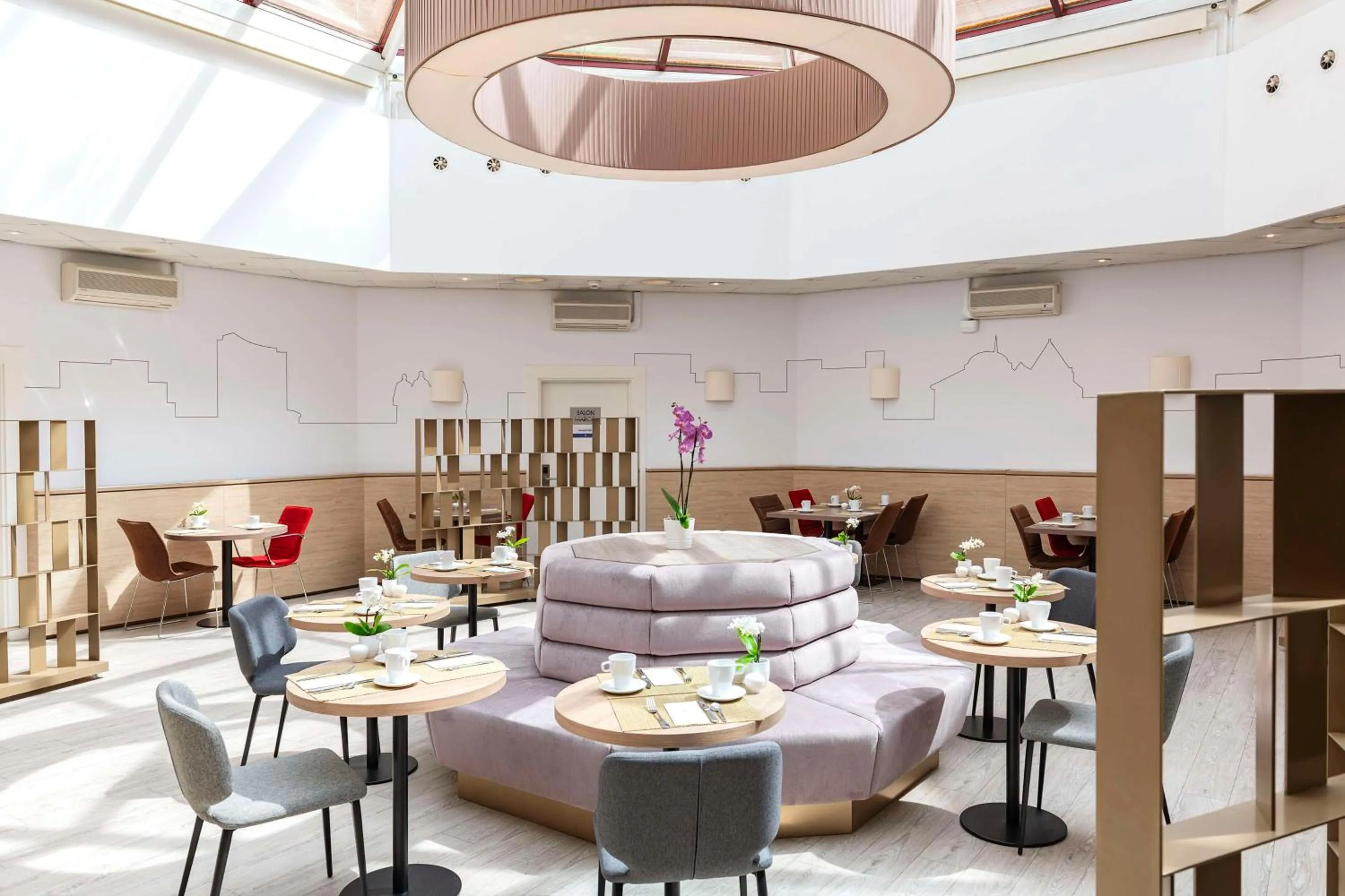 Restaurant/places to eat in NH Geneva Airport Hotel