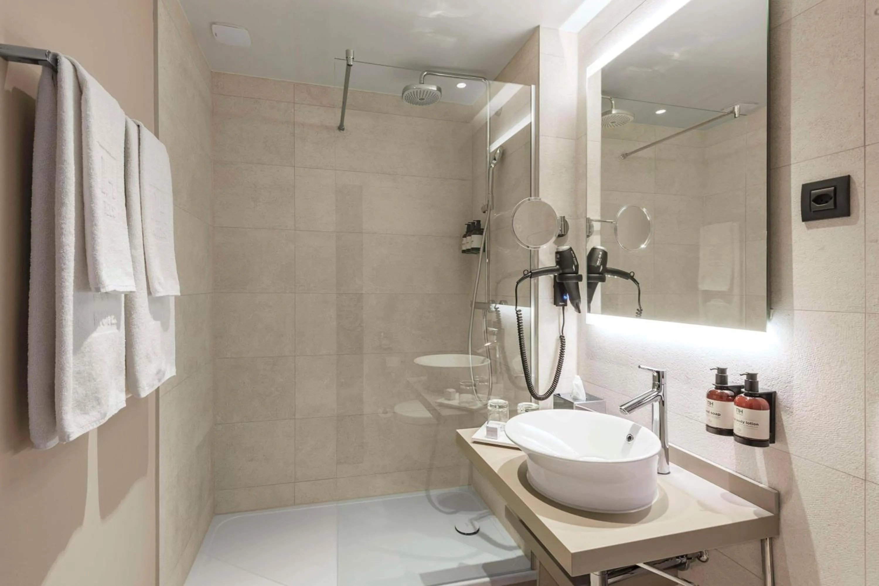 Bedroom in NH Geneva Airport Hotel