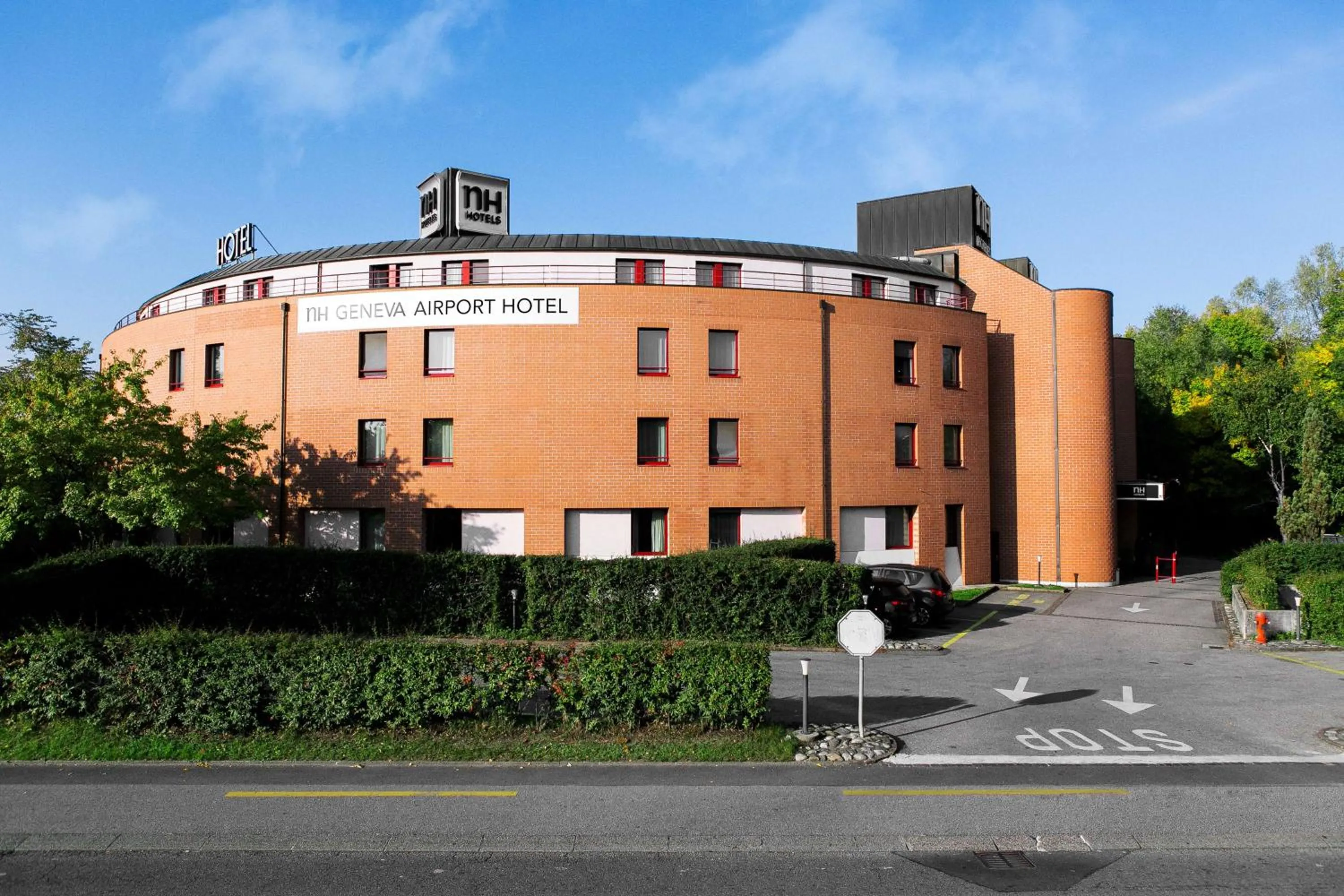 Property building in NH Geneva Airport Hotel