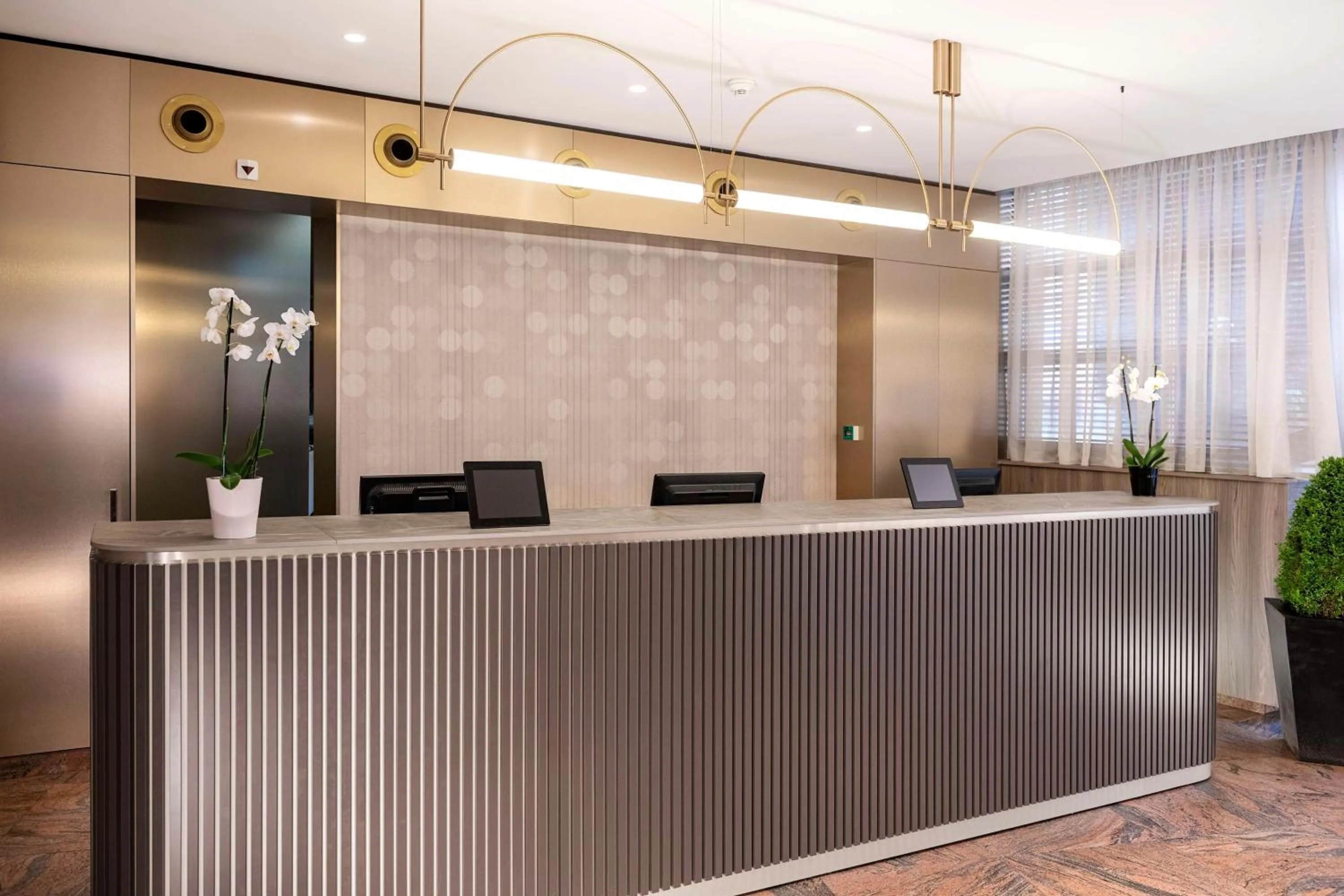 Lobby or reception in NH Geneva Airport Hotel