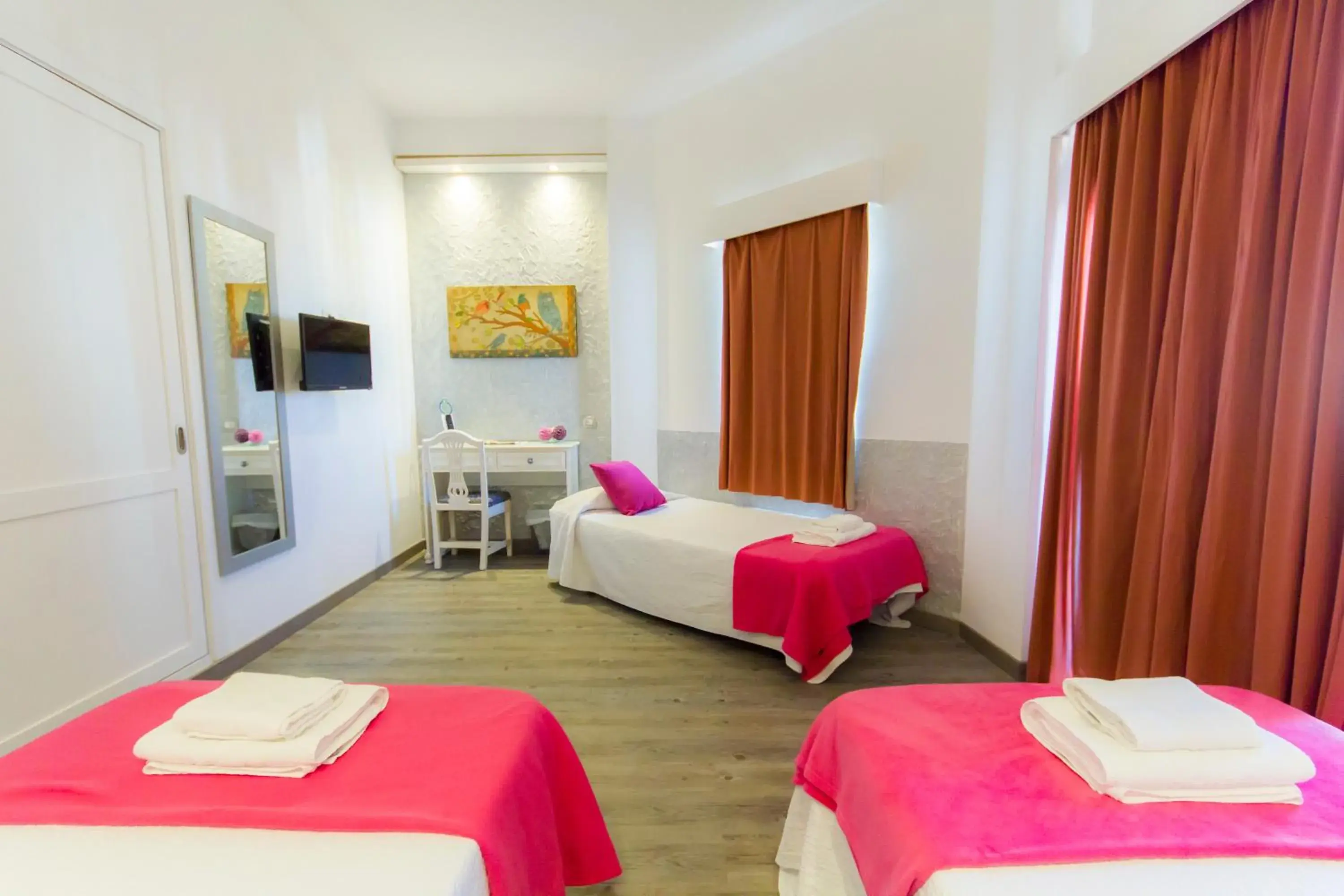 Triple Room in Hotel Sun Holidays Triple Room in Hotel Sun Holidays